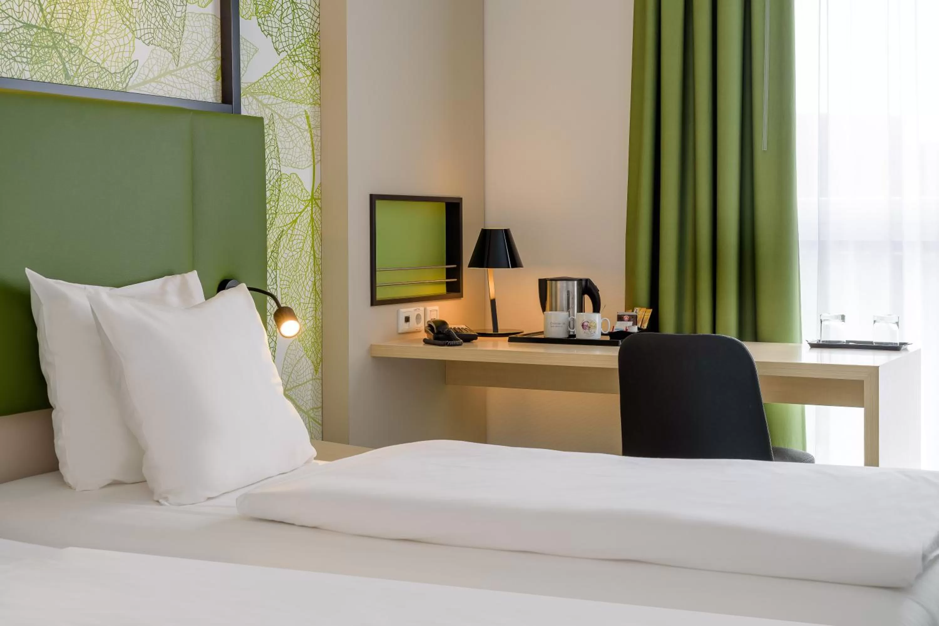 Photo of the whole room, Bed in Mercure Hotel Hannover Mitte