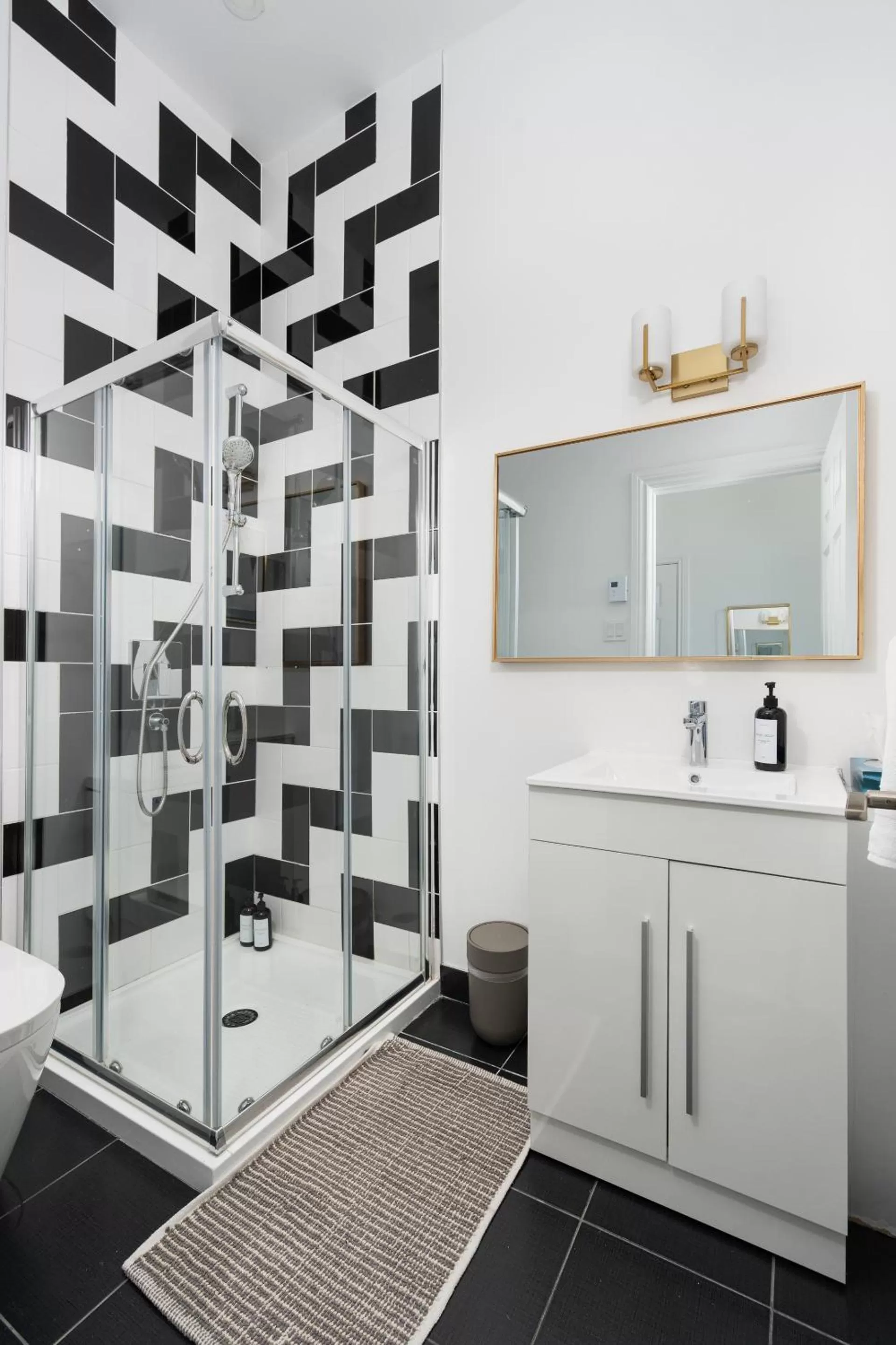 Bathroom in Le Penfield Par Nomade MTL