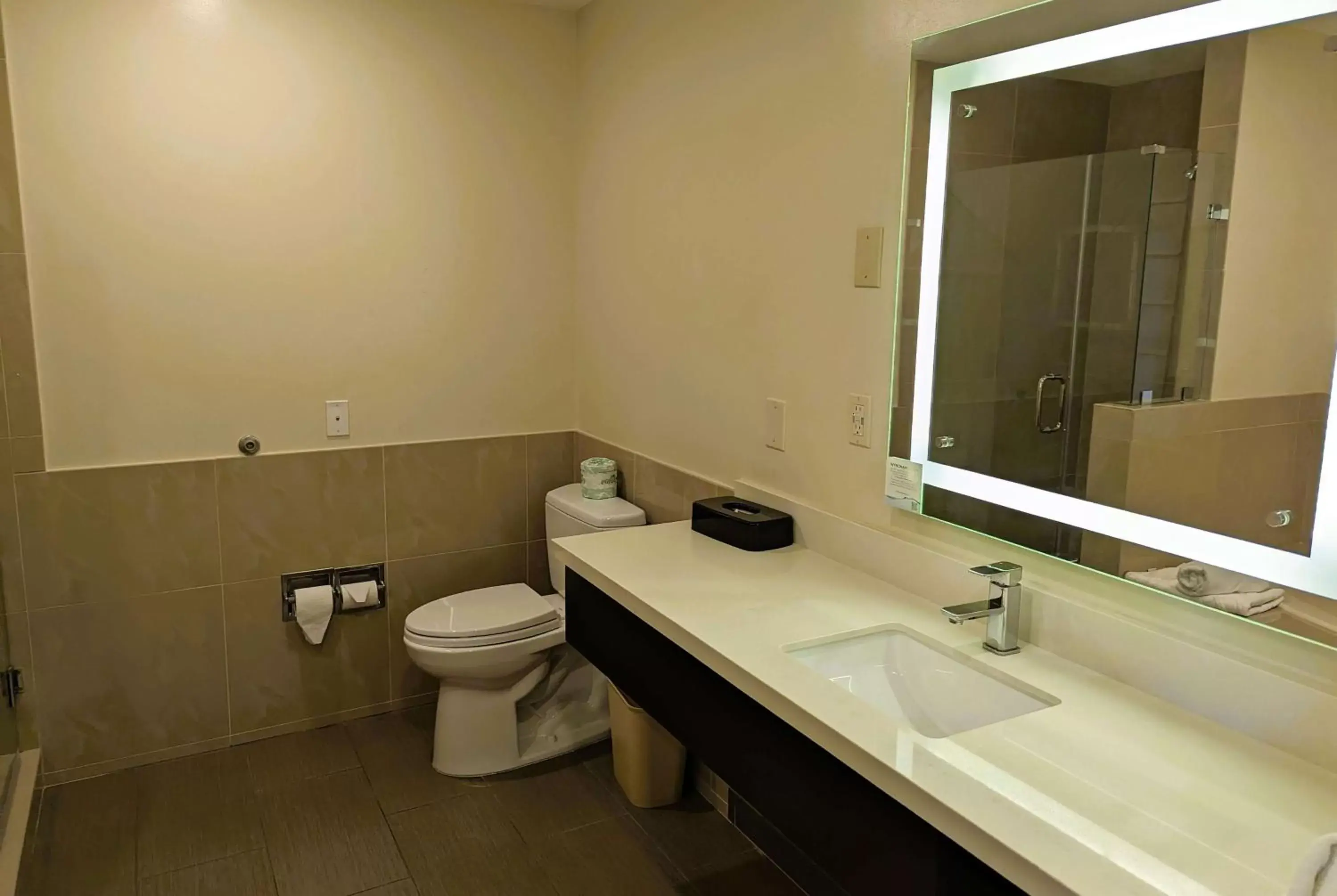 TV and multimedia, Bathroom in Ramada by Wyndham Culver City