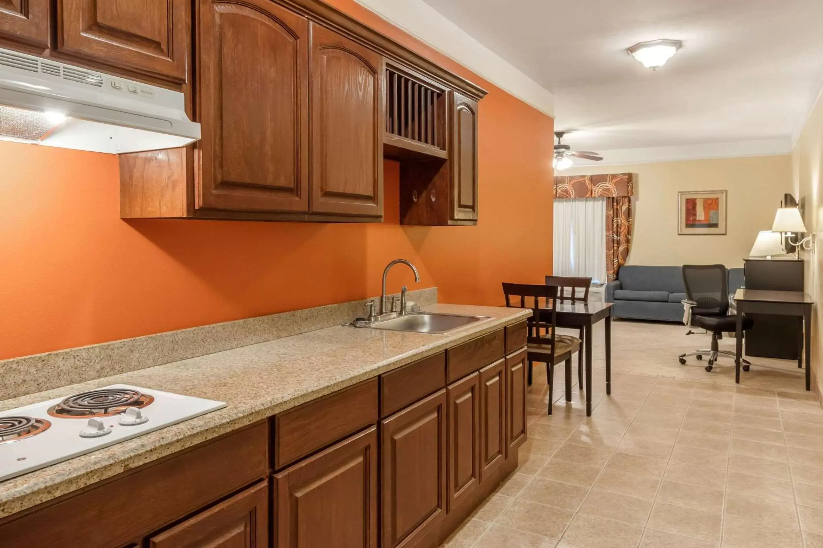 Photo of the whole room, Kitchen/Kitchenette in Quality Inn & Suites at The Outlets Mercedes/Weslaco