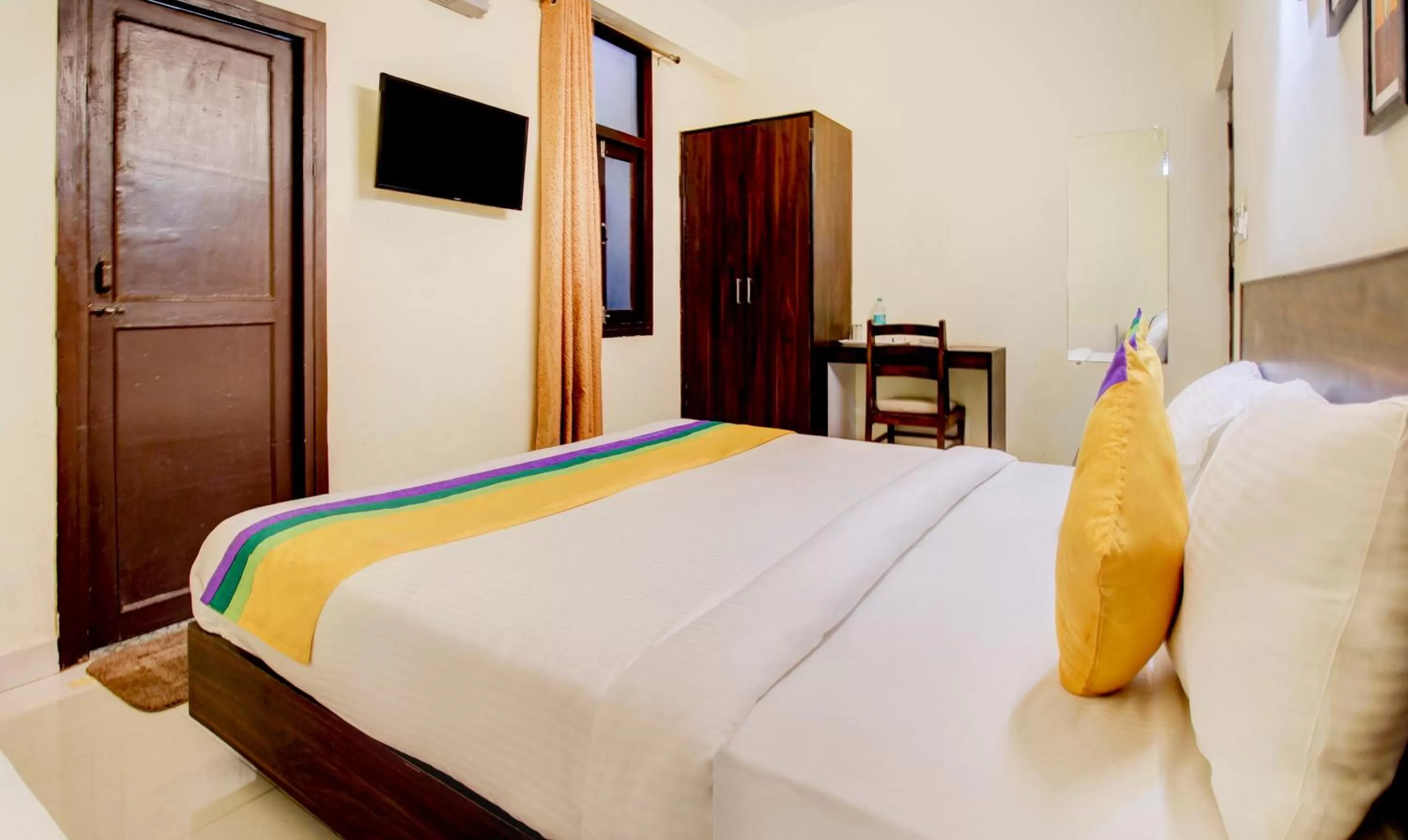 Breakfast, Bed in Itsy By Treebo - Royal Monarch