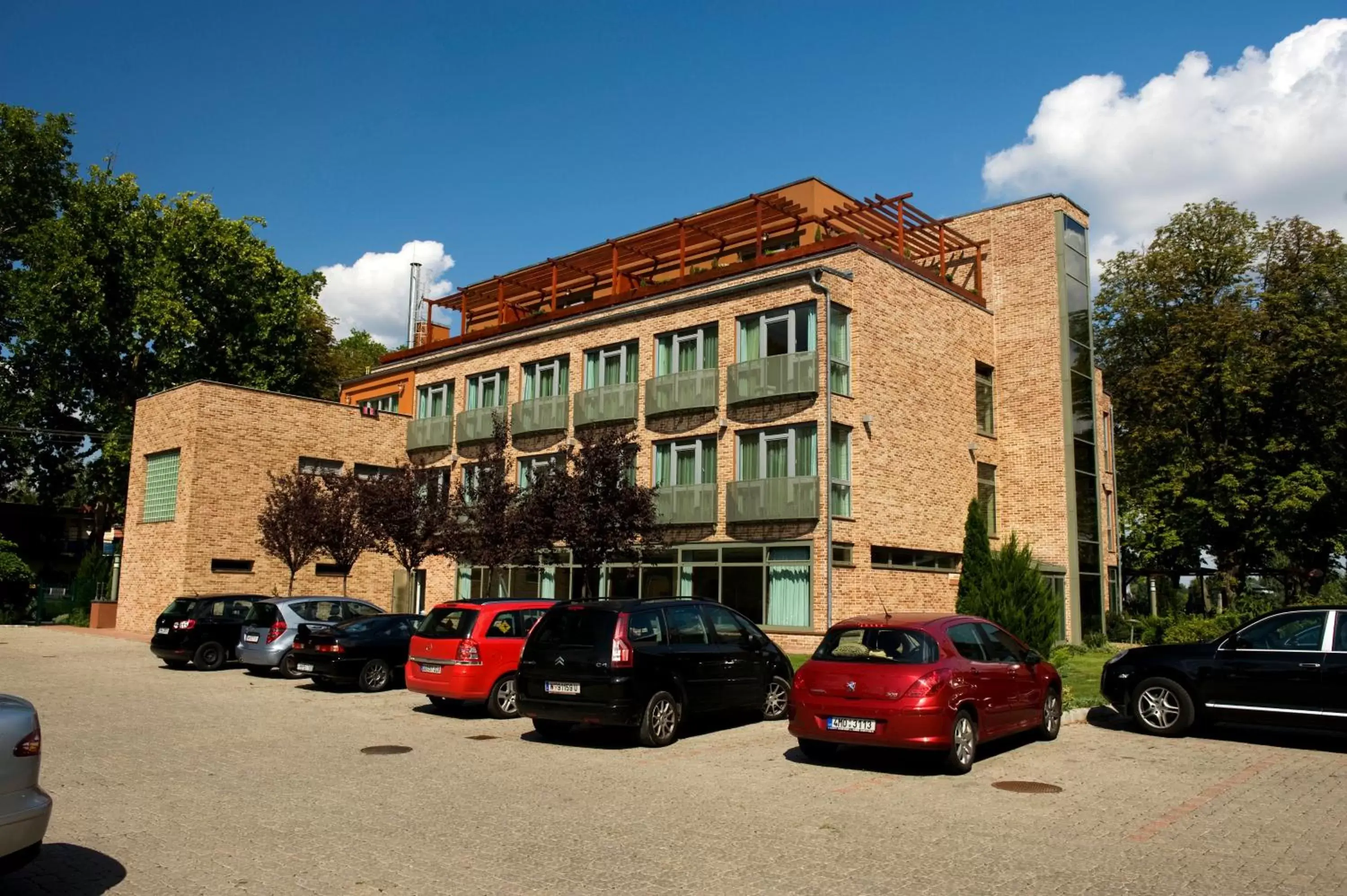 Facade/entrance, Property Building in Holiday Beach Budapest Wellness Hotel with Sauna Park