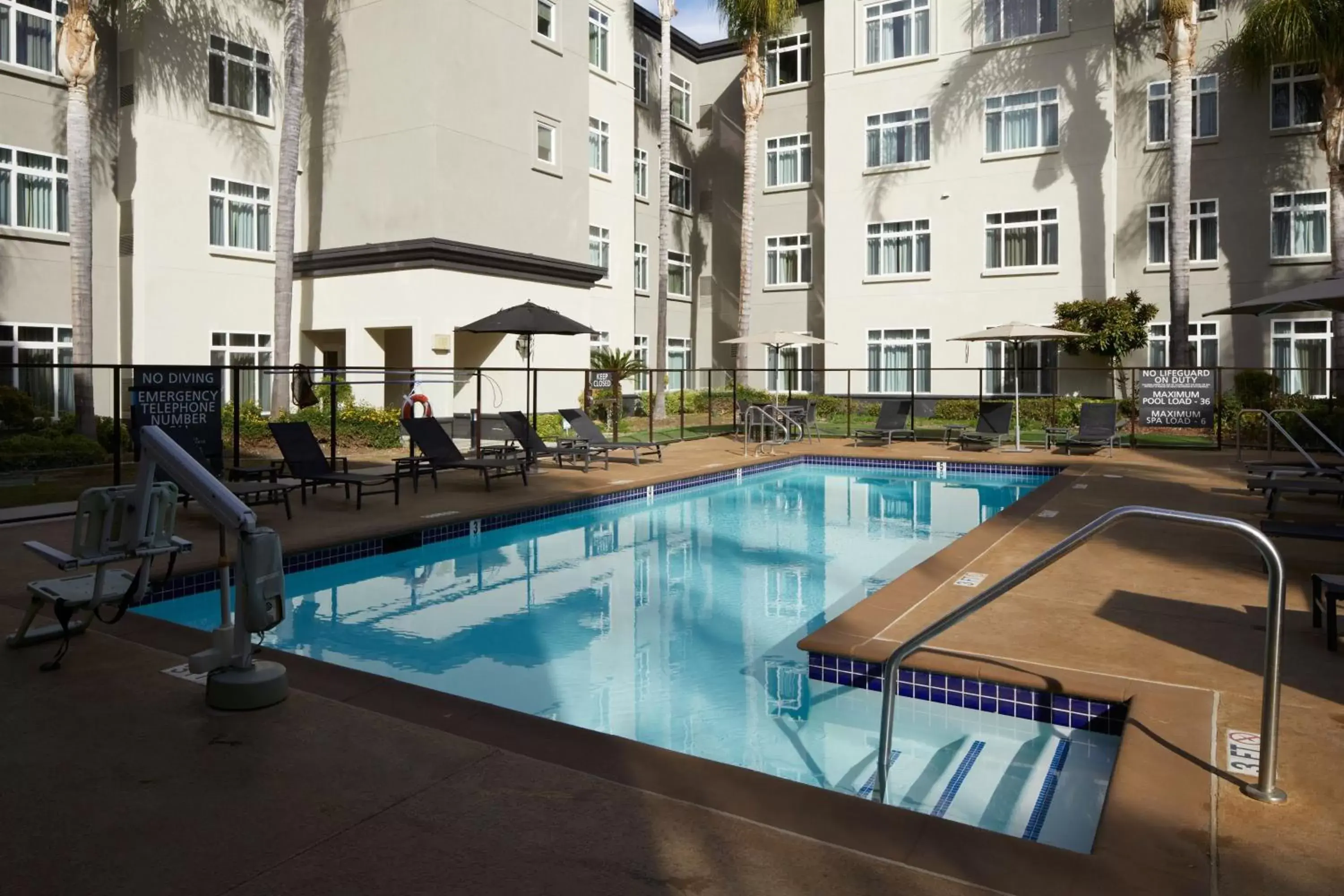 Swimming Pool in Residence Inn Los Angeles Westlake Village