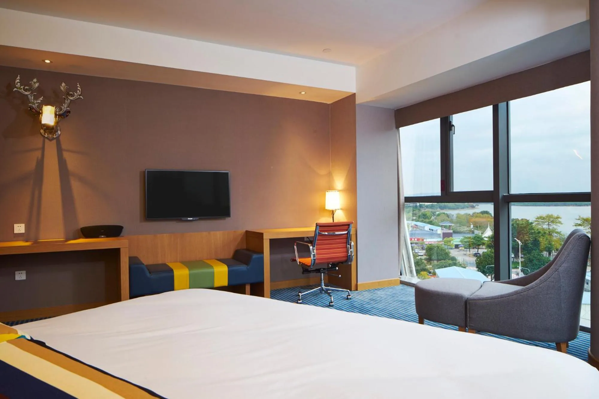Garden view, Bed in Aloft Dongguan Songshan Lake