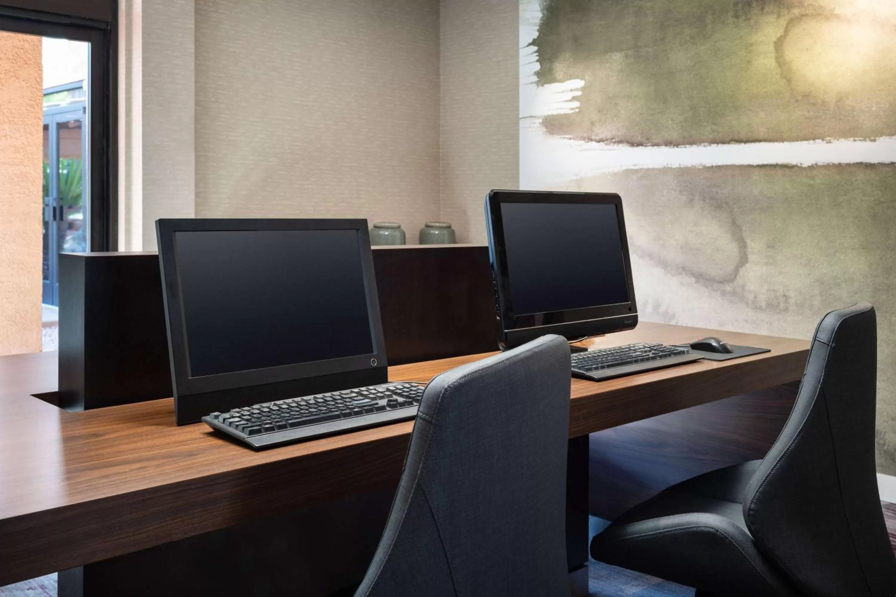 TV and multimedia in Sonesta Select Phoenix Camelback