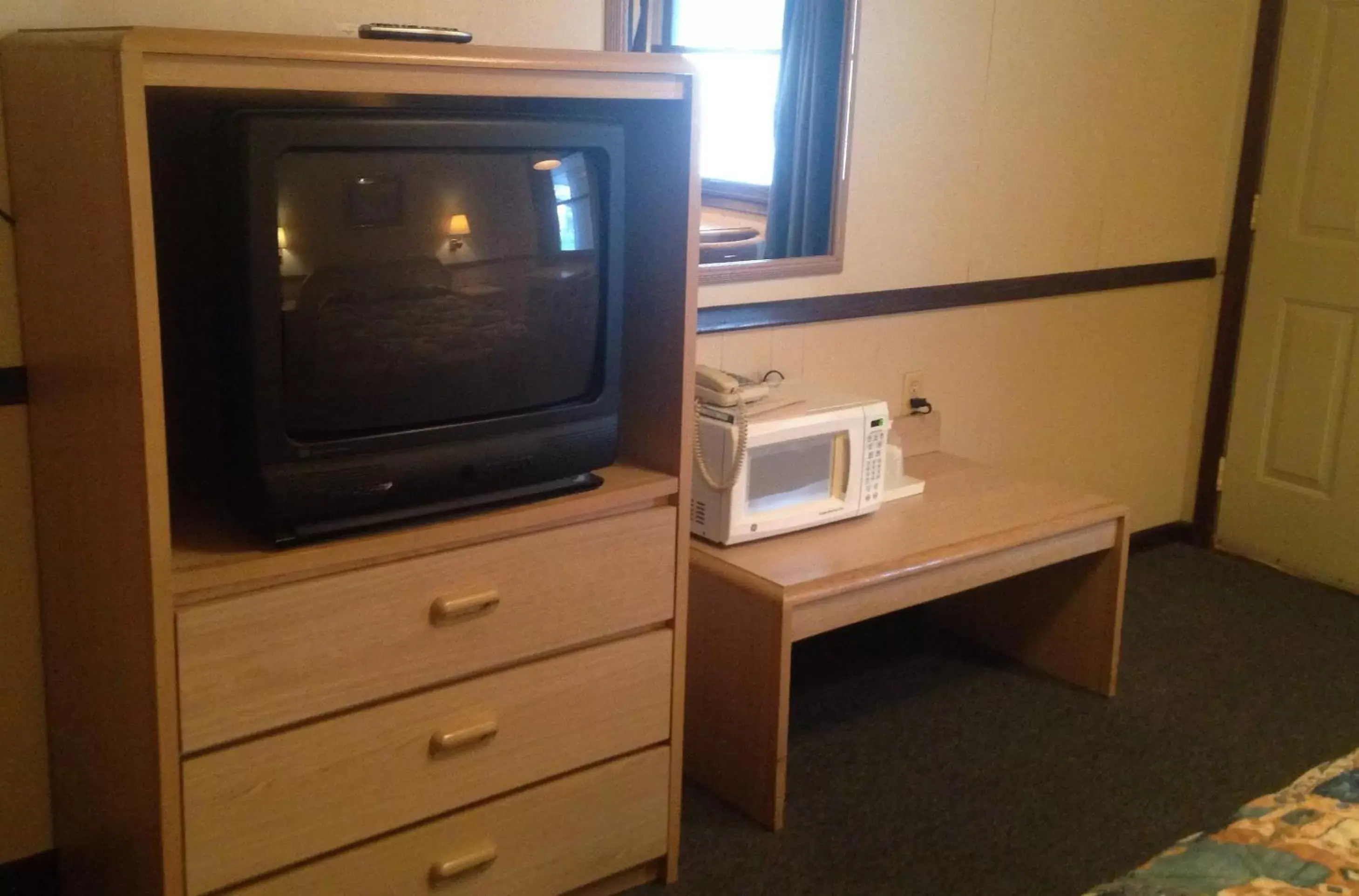 TV/Entertainment Center in Twin Pine Motel