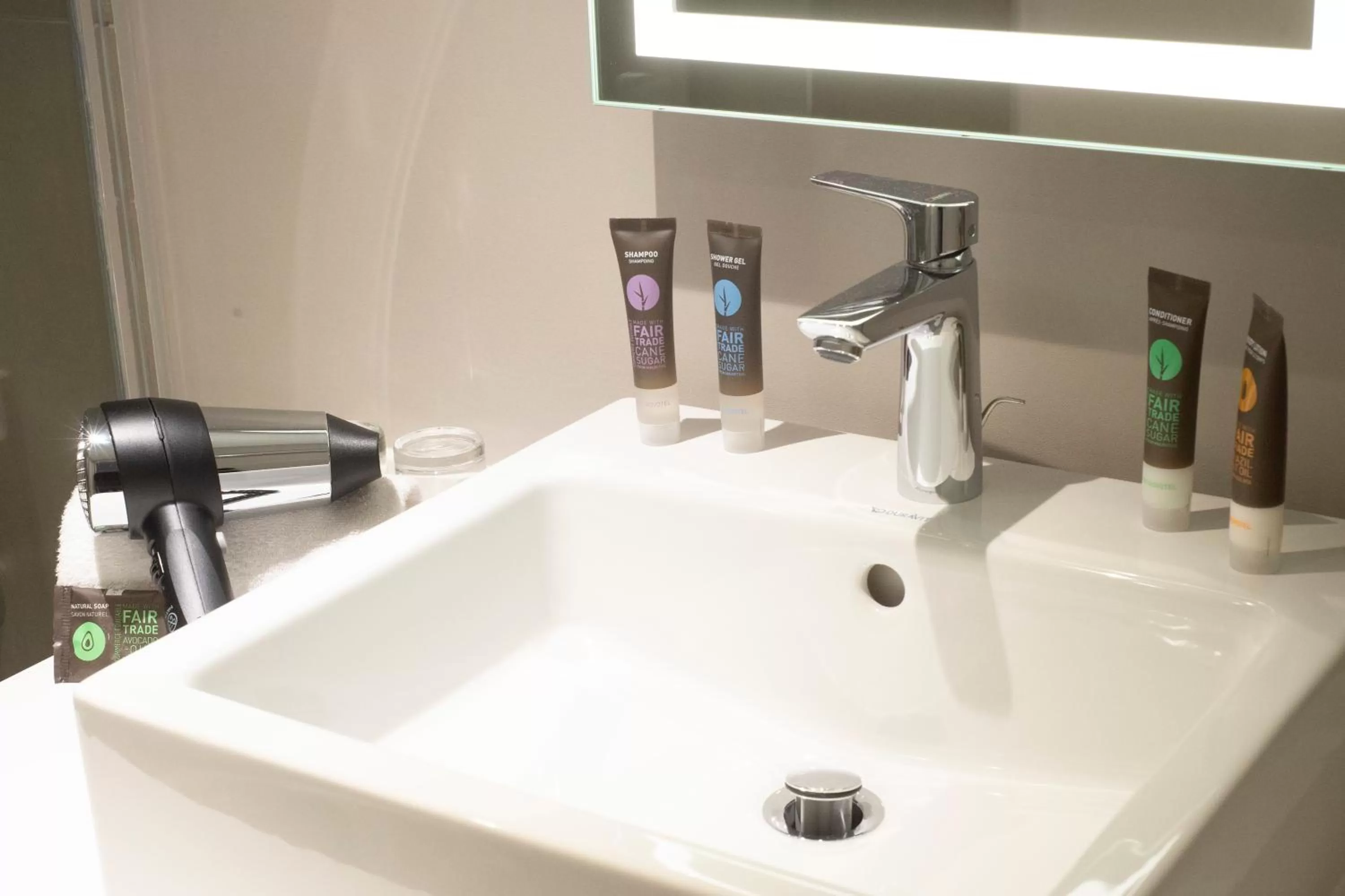 Bathroom in Novotel Clermont-Ferrand