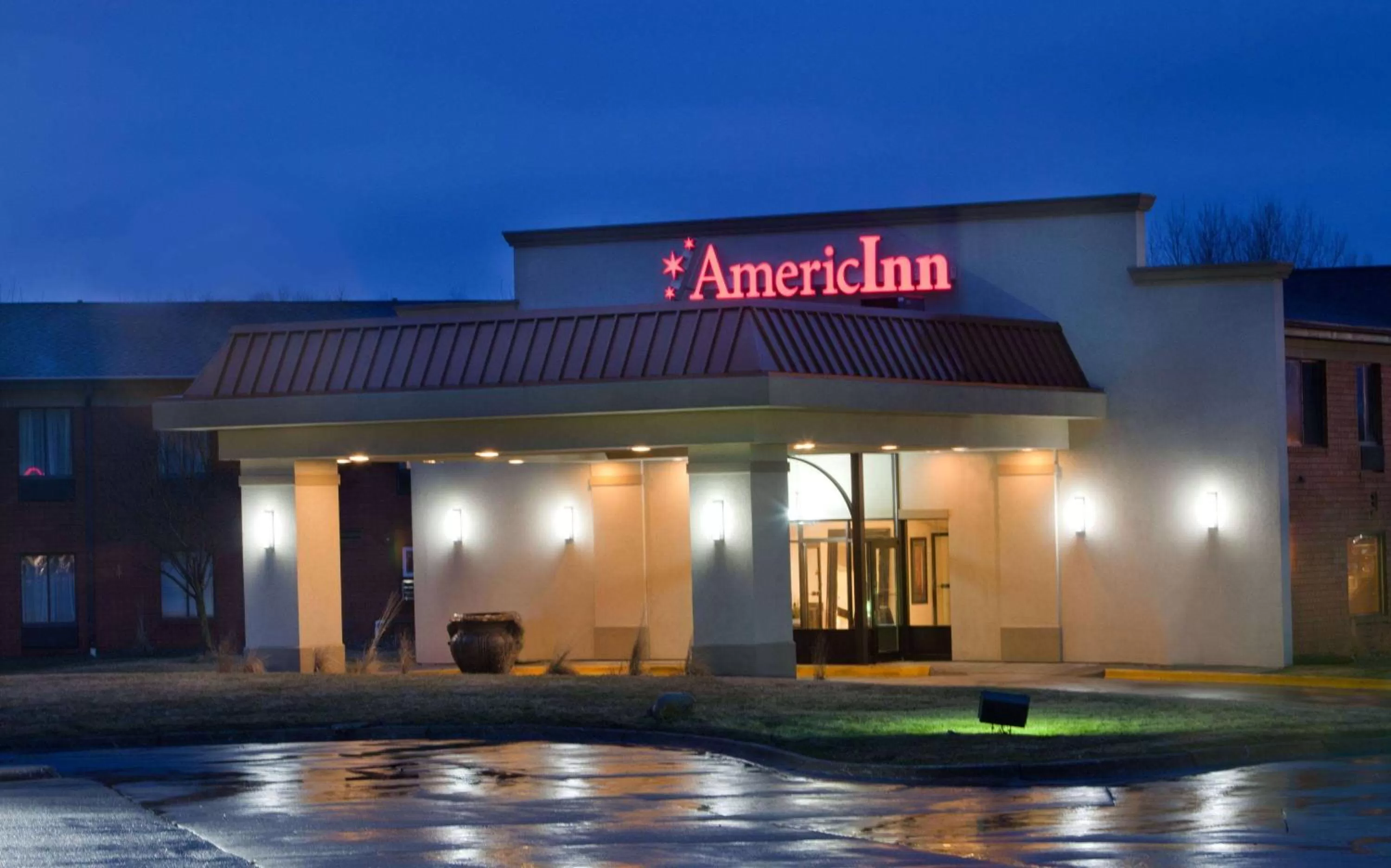 Property building in AmericInn by Wyndham Johnston Des Moines