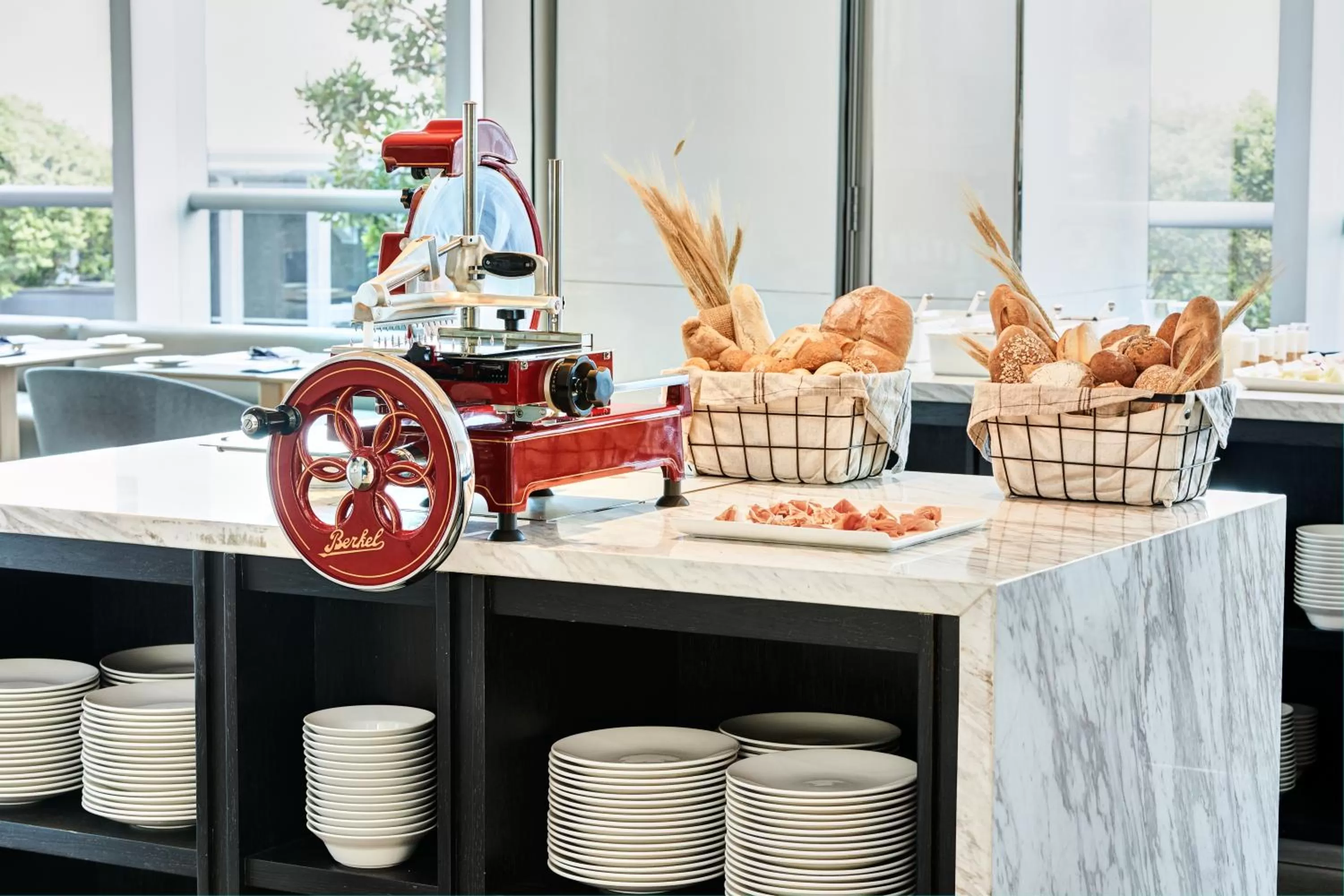 Food and drinks in AC Hotel by Marriott Santiago Cenco Costanera