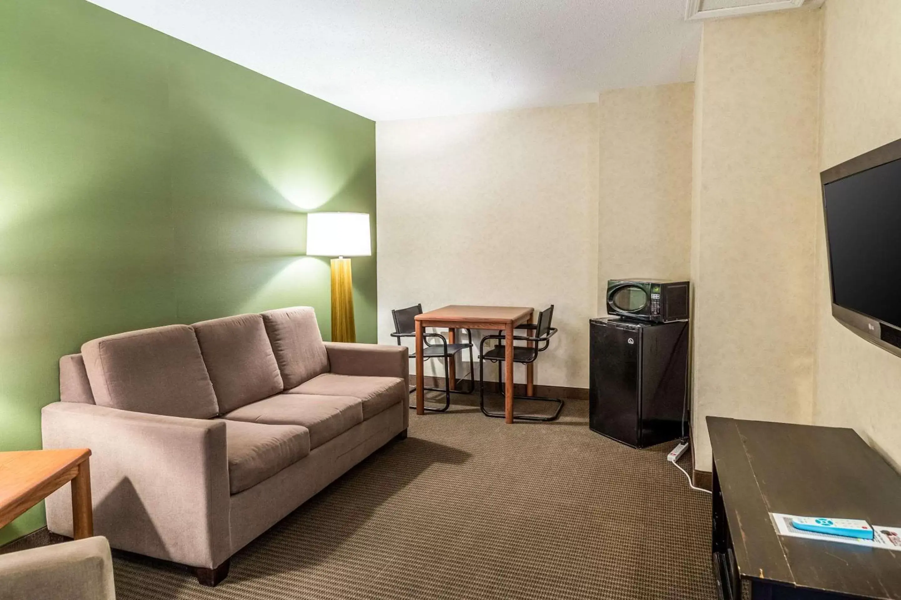 Photo of the whole room, Seating Area in Sleep Inn & Suites Acme – Traverse City