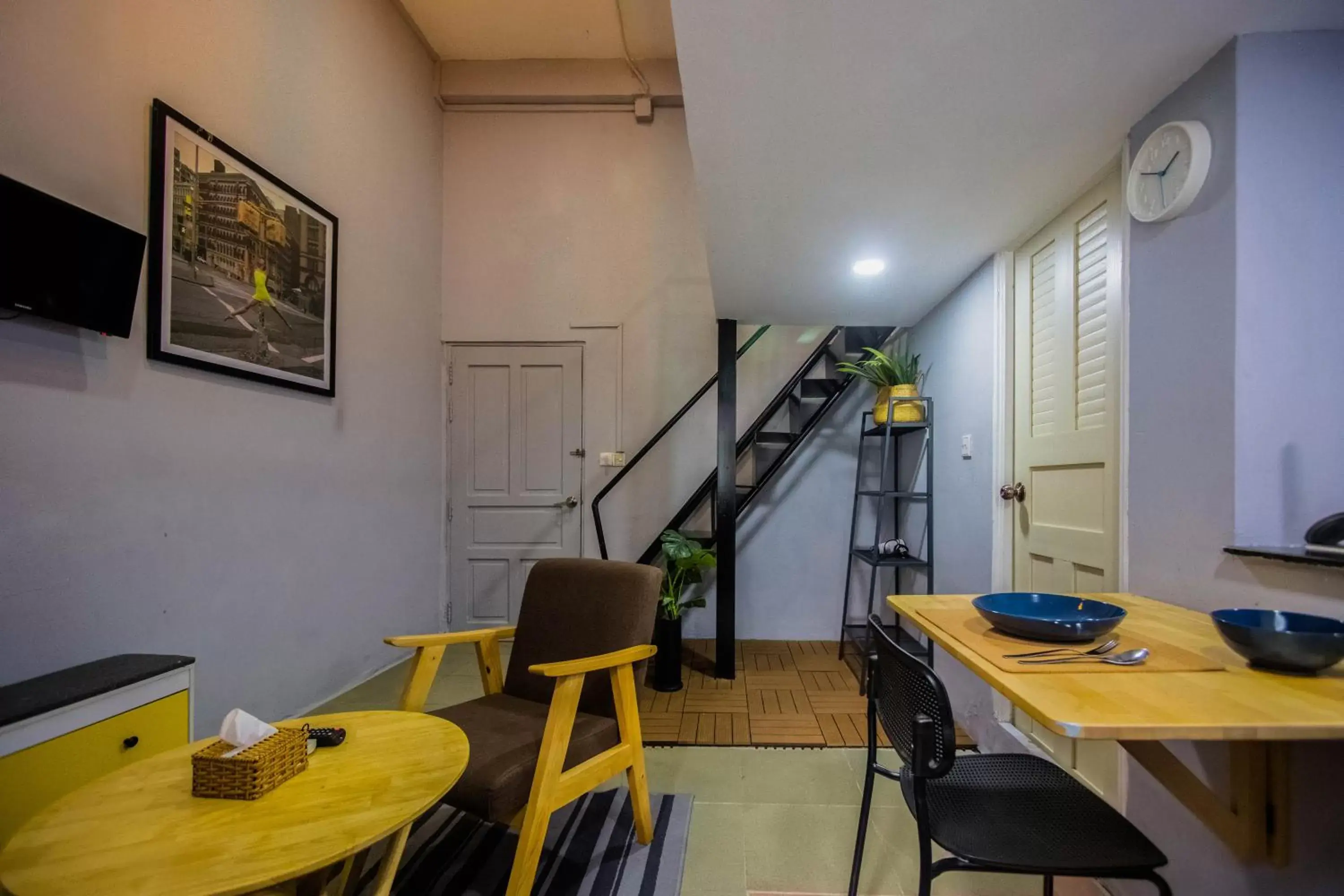 Living room, Dining Area in The Artist Residence