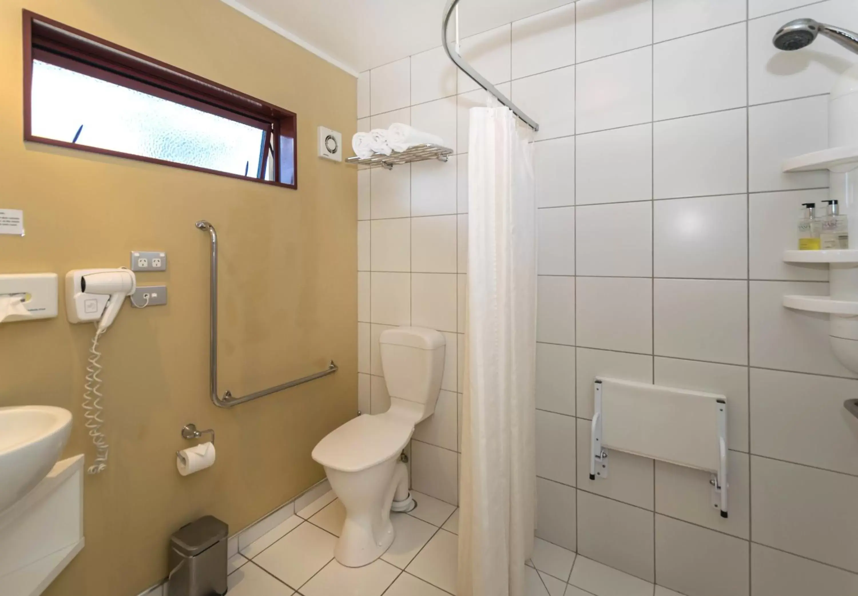 Bathroom in Blenheim Spa Motor Lodge