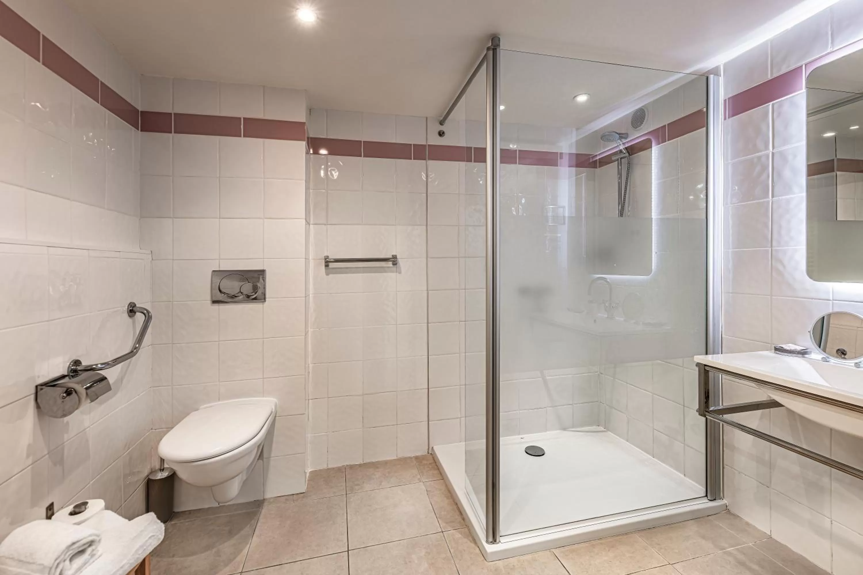 Bathroom in Hôtel du Clos