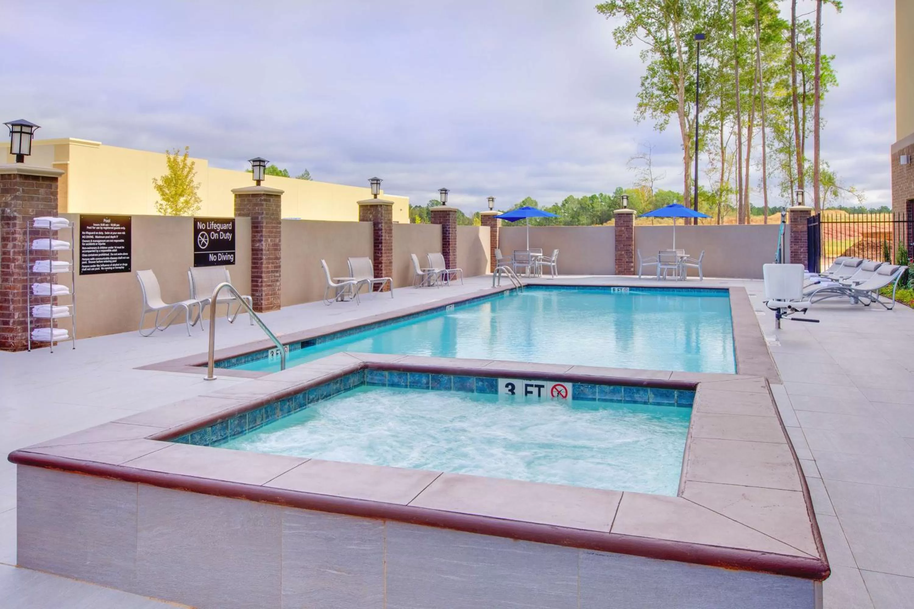 Pool view in Hampton Inn & Suites Tyler-South