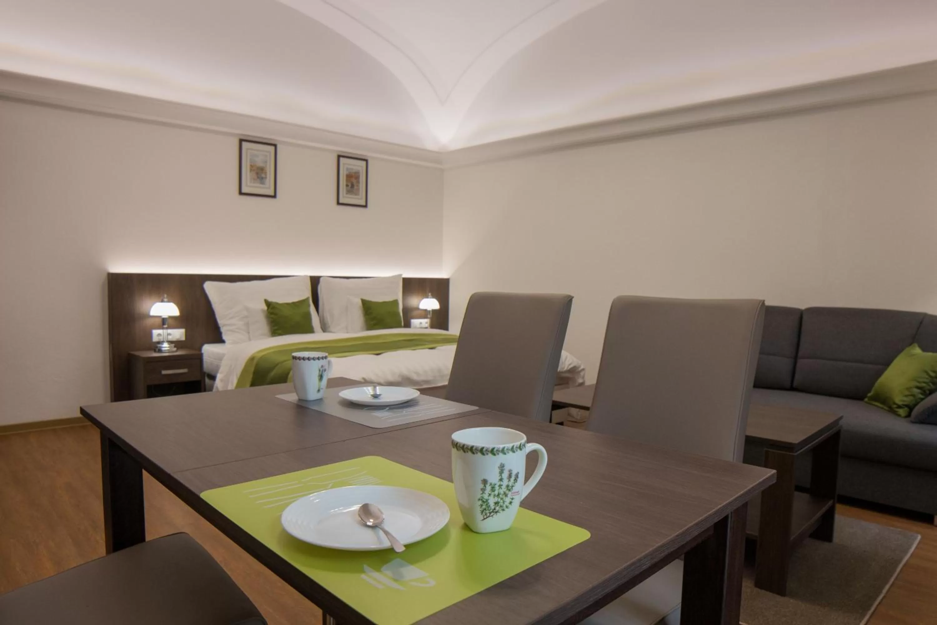 Dining Area in Mecset Apartman