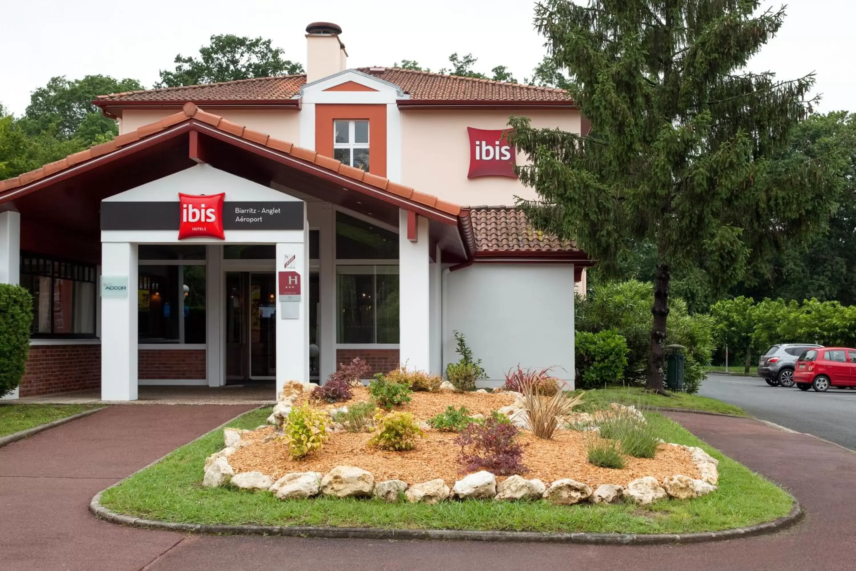 Facade/entrance, Property Building in ibis Biarritz Anglet Aéroport