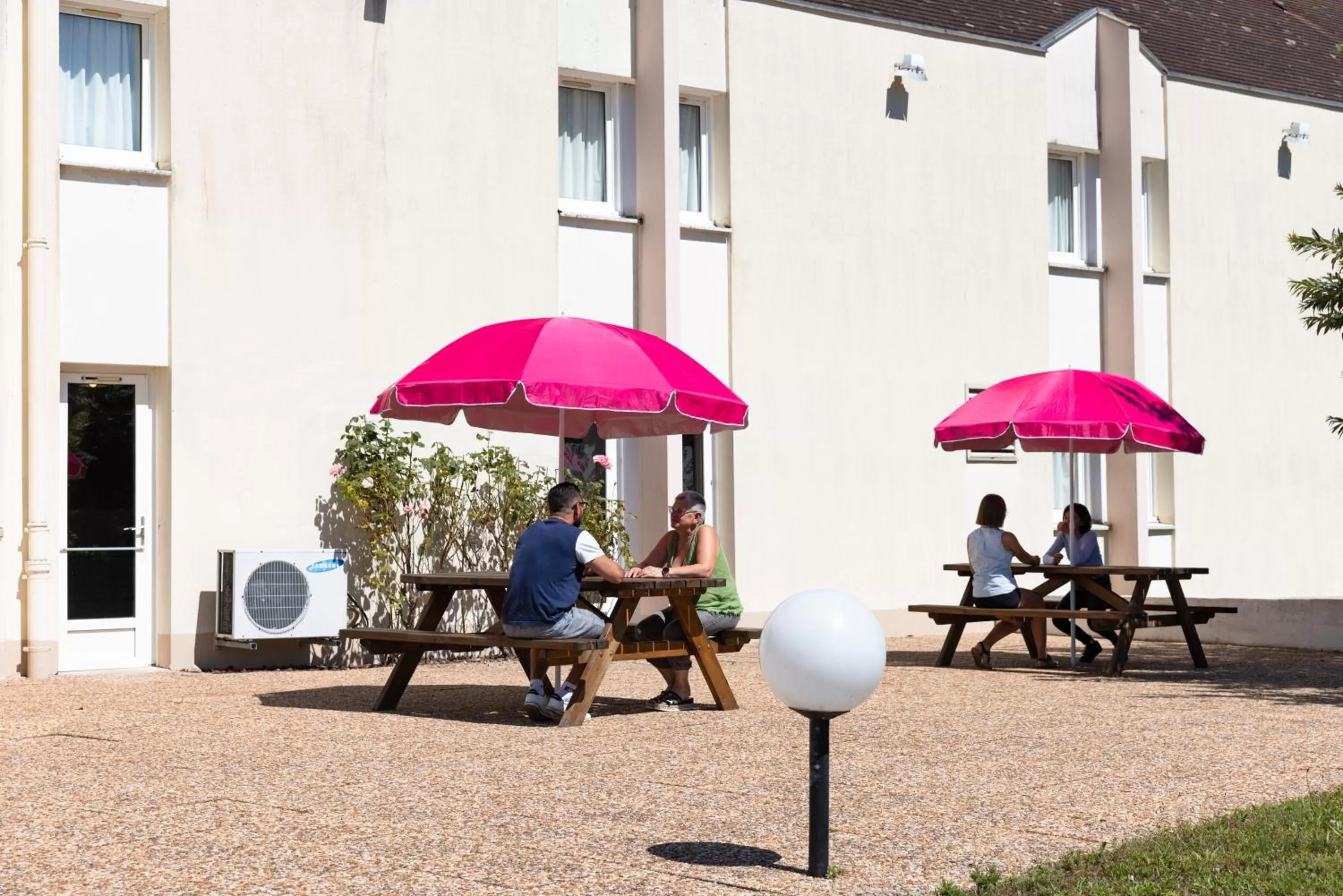 Patio in Hotel ibis Autun