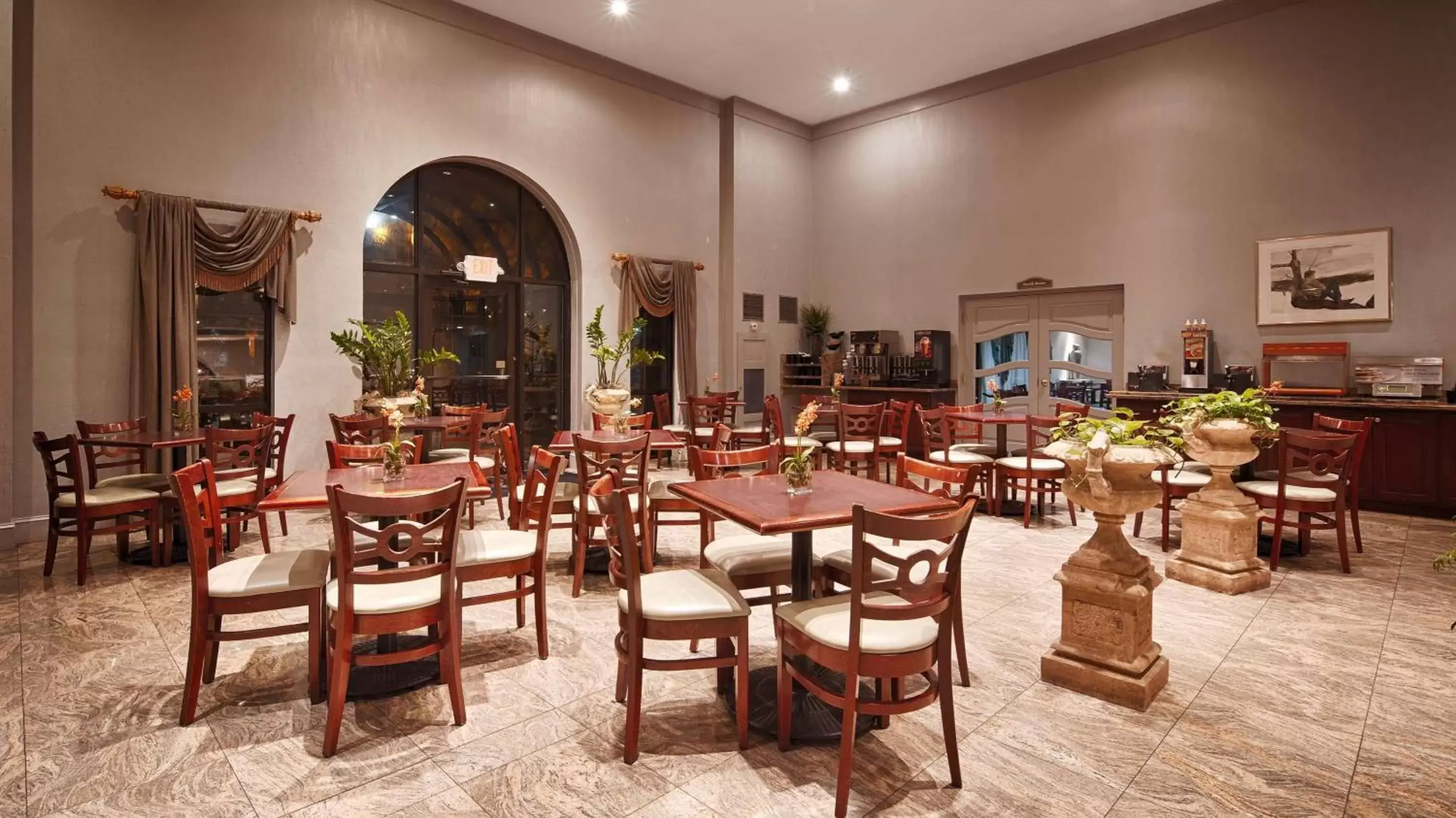 Restaurant/Places to Eat in Best Western Plus Concordville Hotel