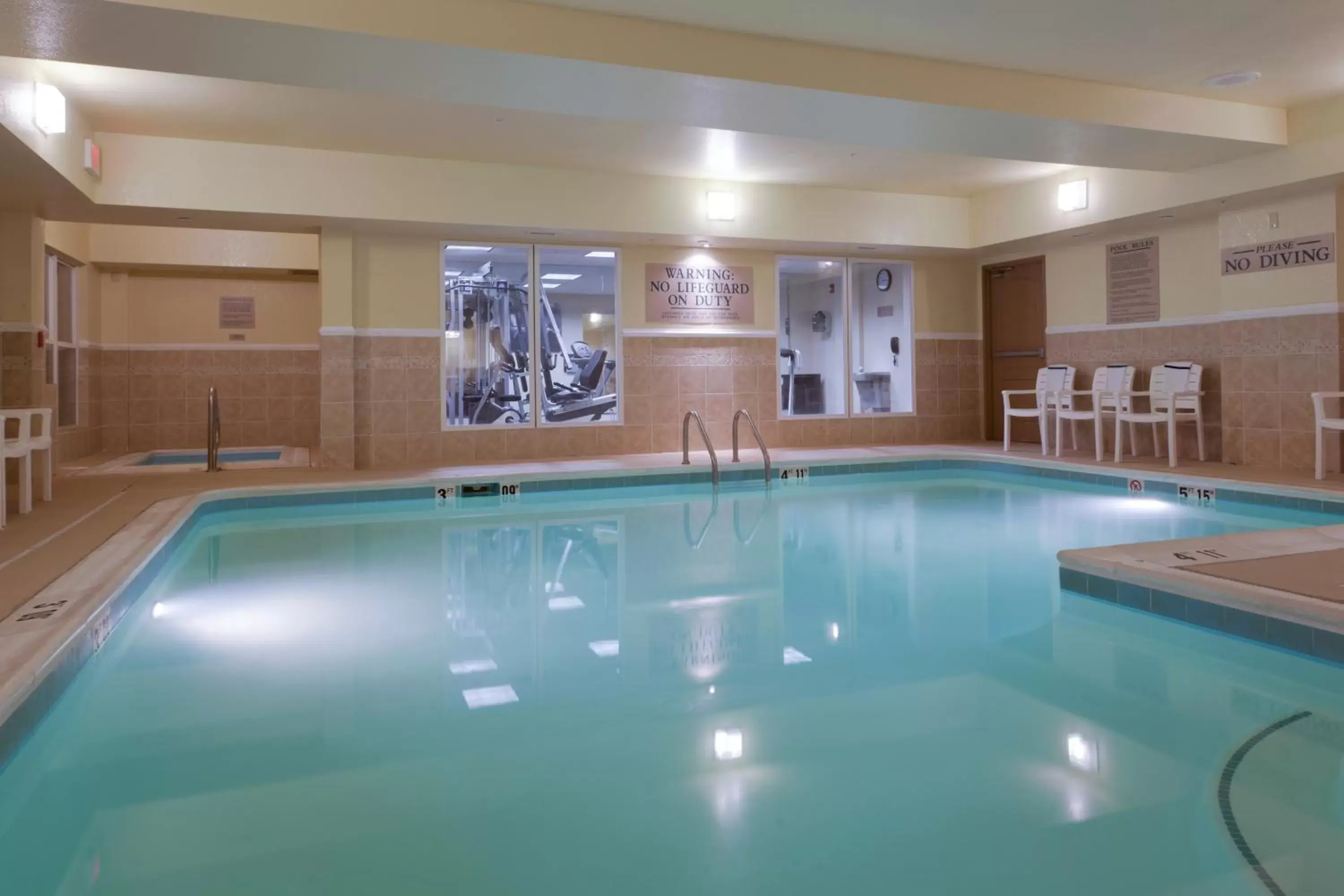 Swimming Pool in Country Inn & Suites by Radisson, Doswell (Kings Dominion), VA