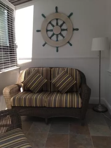 Seating area in The Club at New Seabury