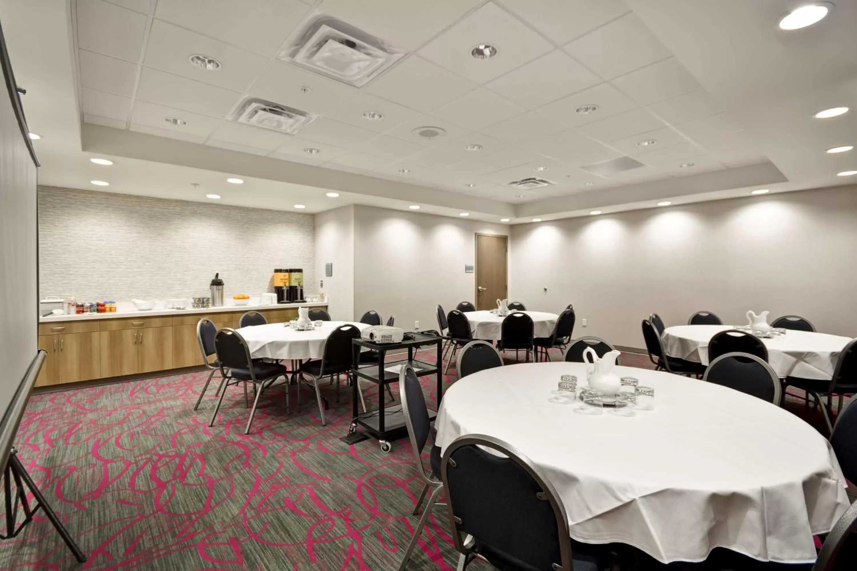 Meeting/conference room in Home2 Suites by Hilton Kansas City KU Medical Center