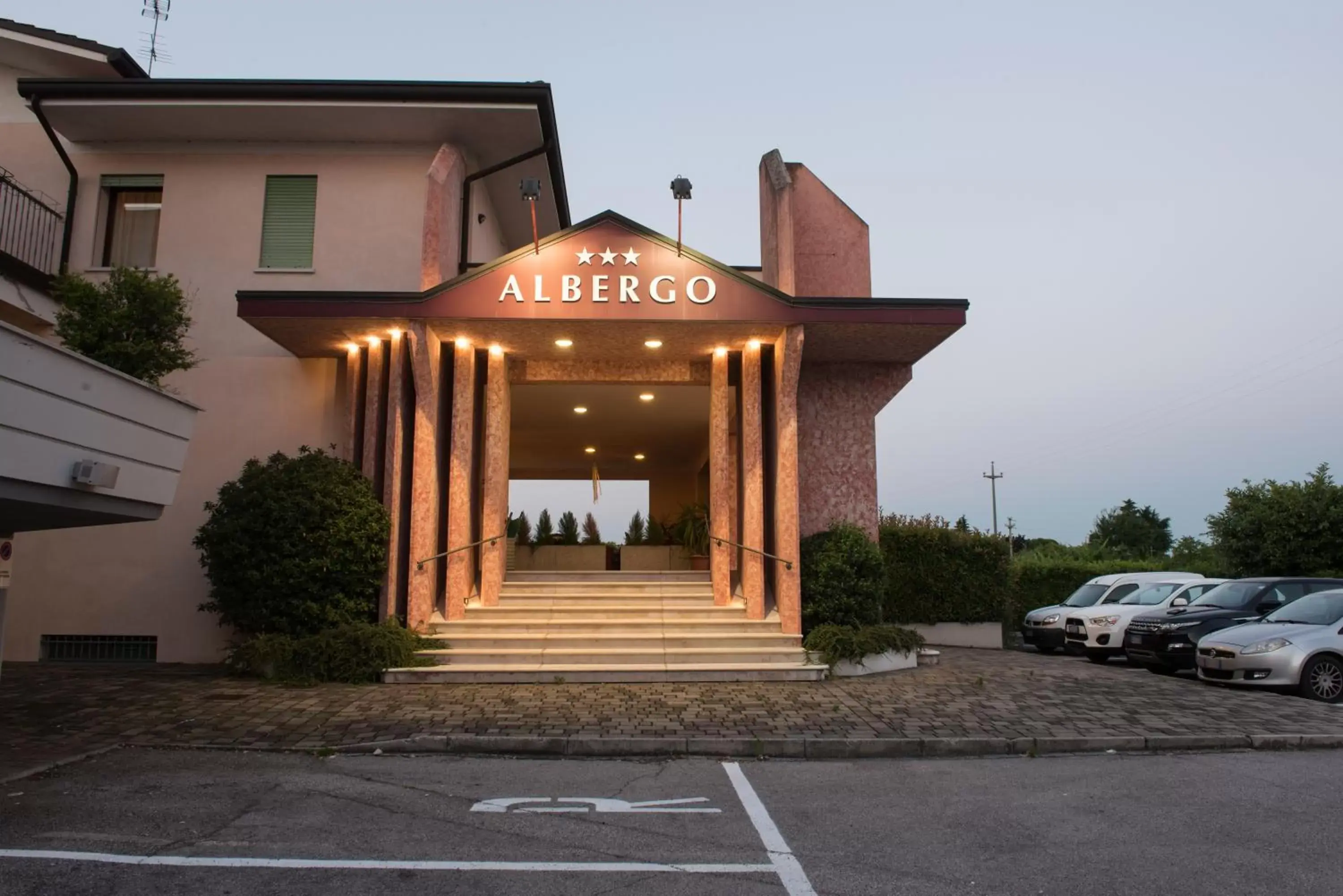 Facade/entrance, Property Building in Albergo Grappolo D'oro