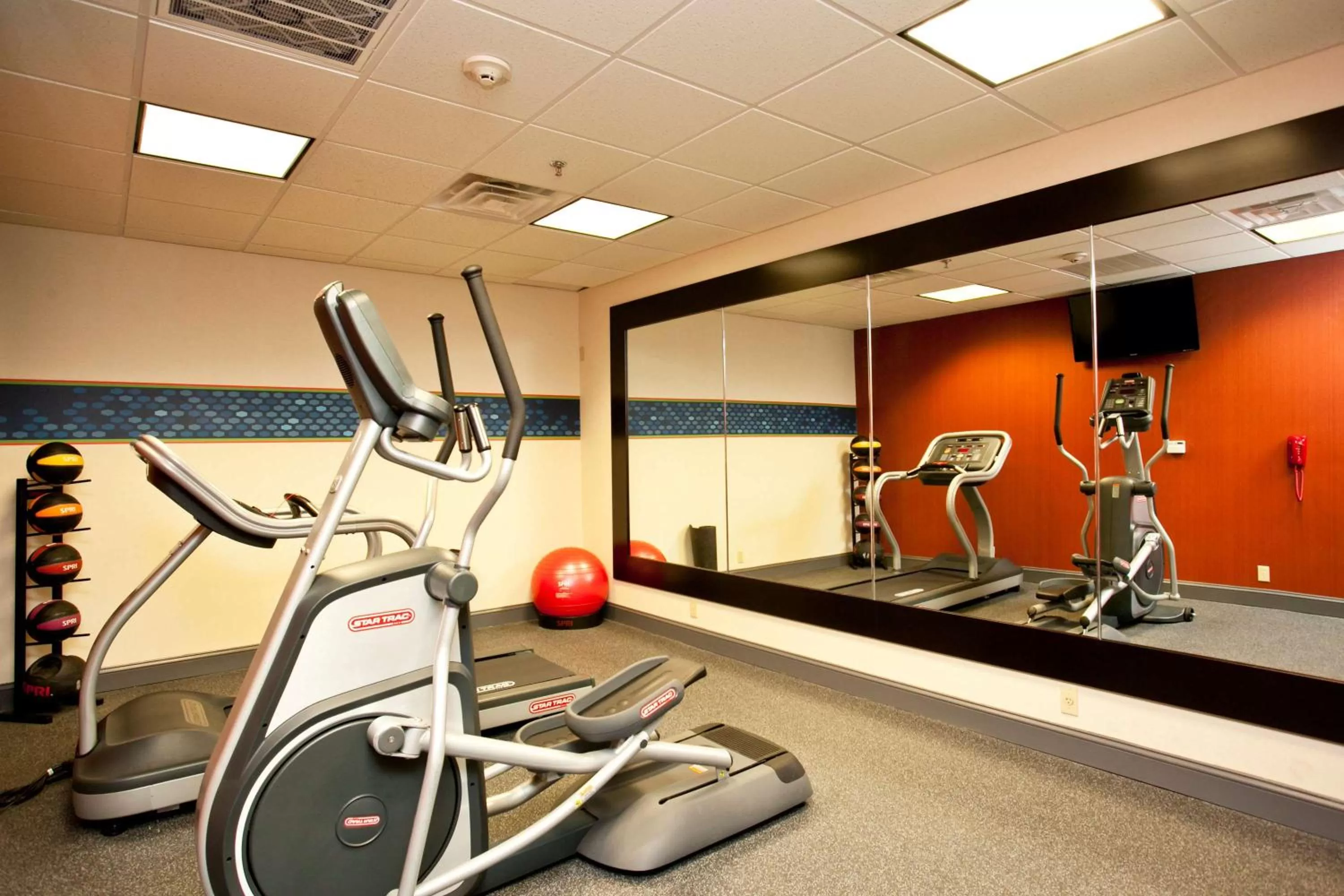 Fitness centre/facilities in Hampton Inn Inwood