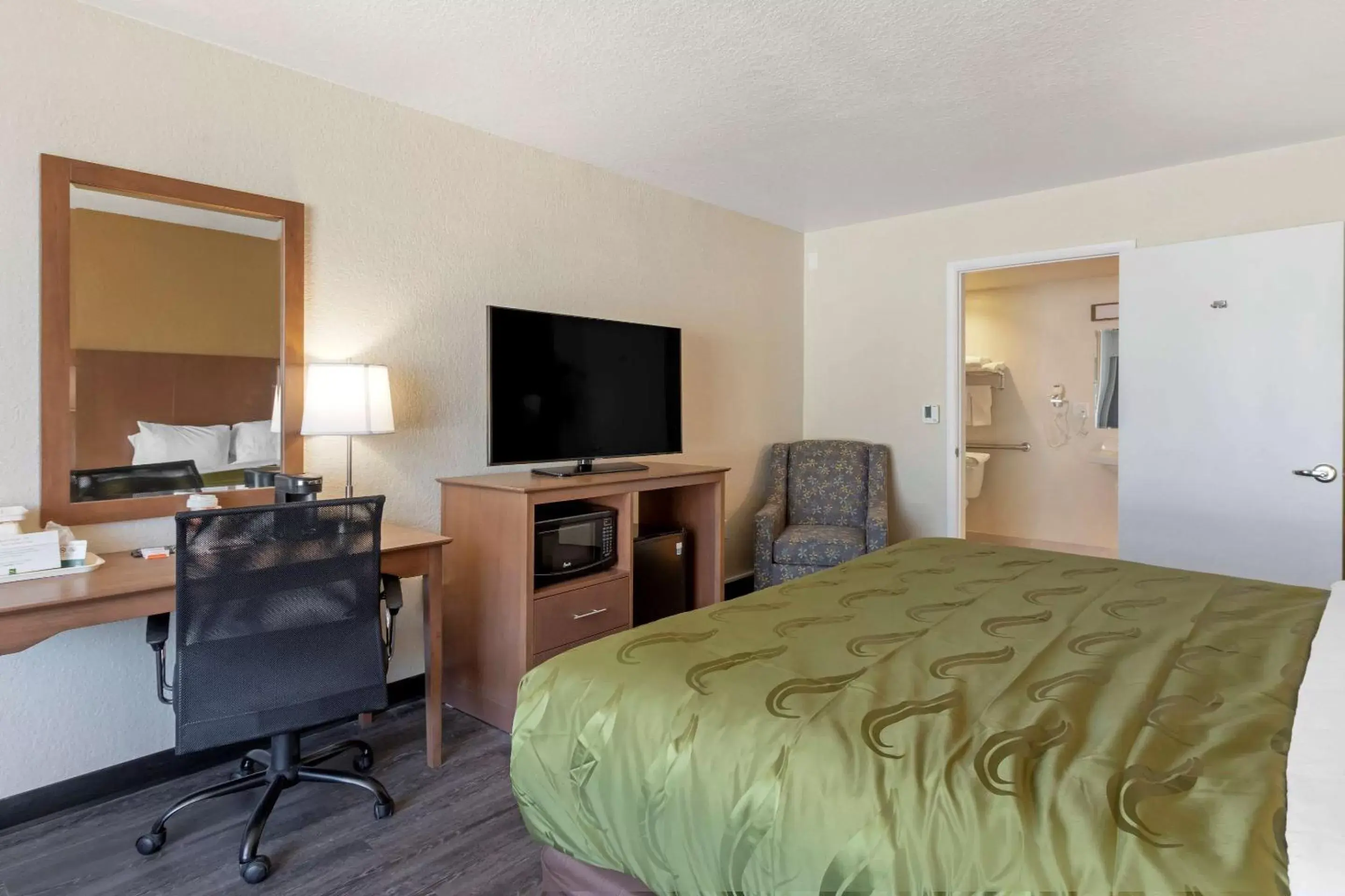 Photo of the whole room in Quality Inn Saint Petersburg North-Tampa Bay