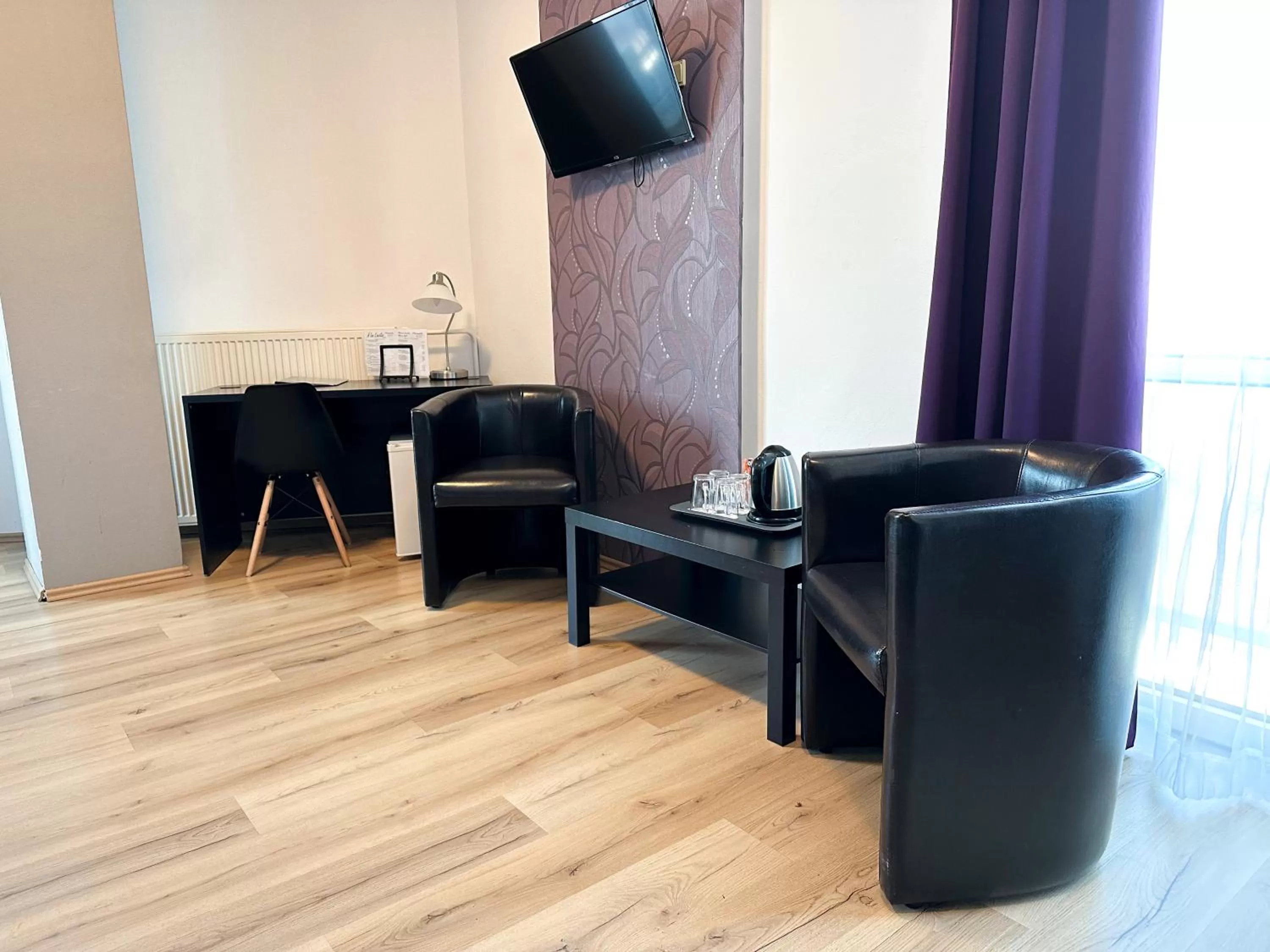 Seating area in Hotel Modena