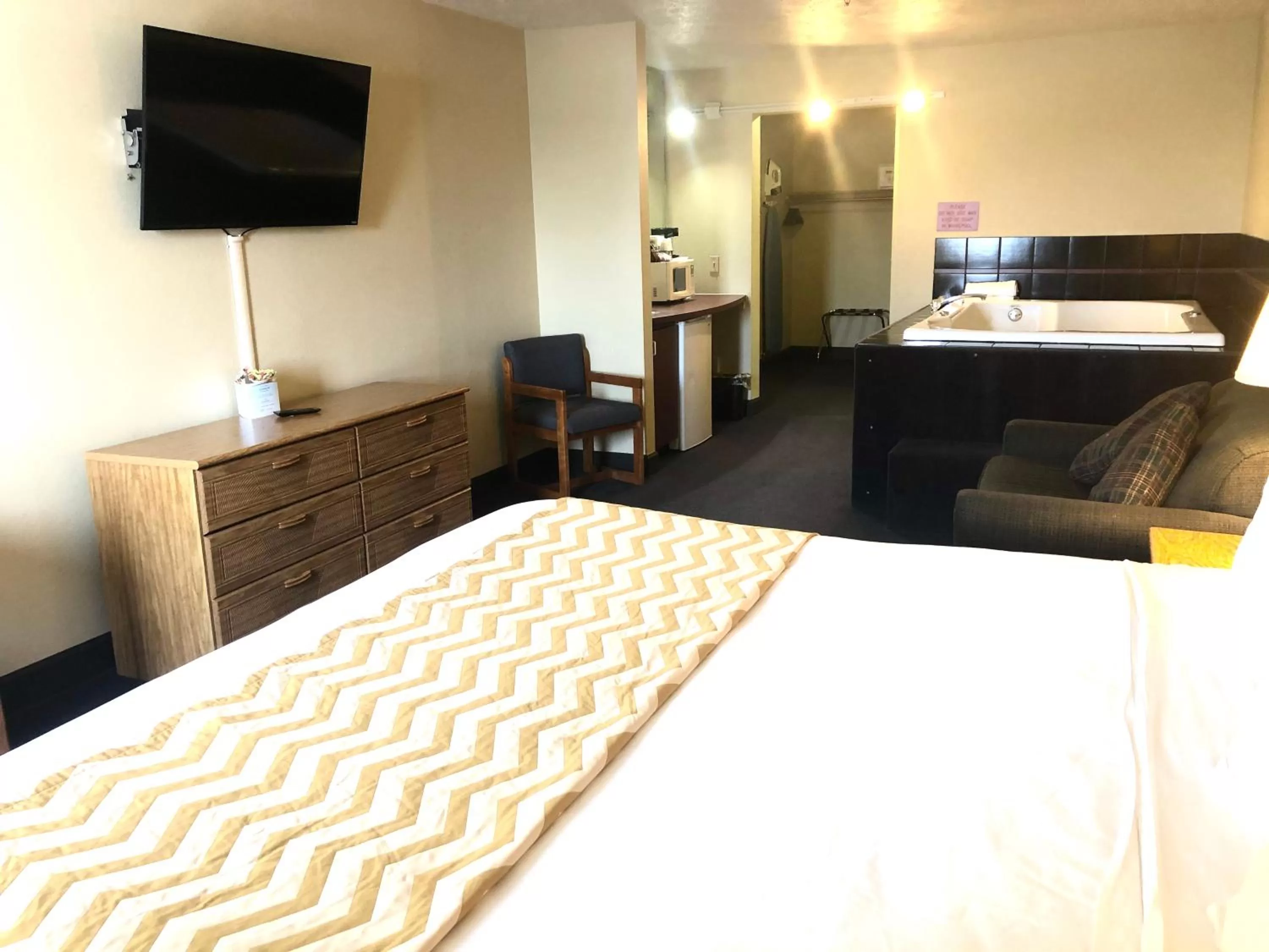 Bed in Travelodge by Wyndham Grand Island