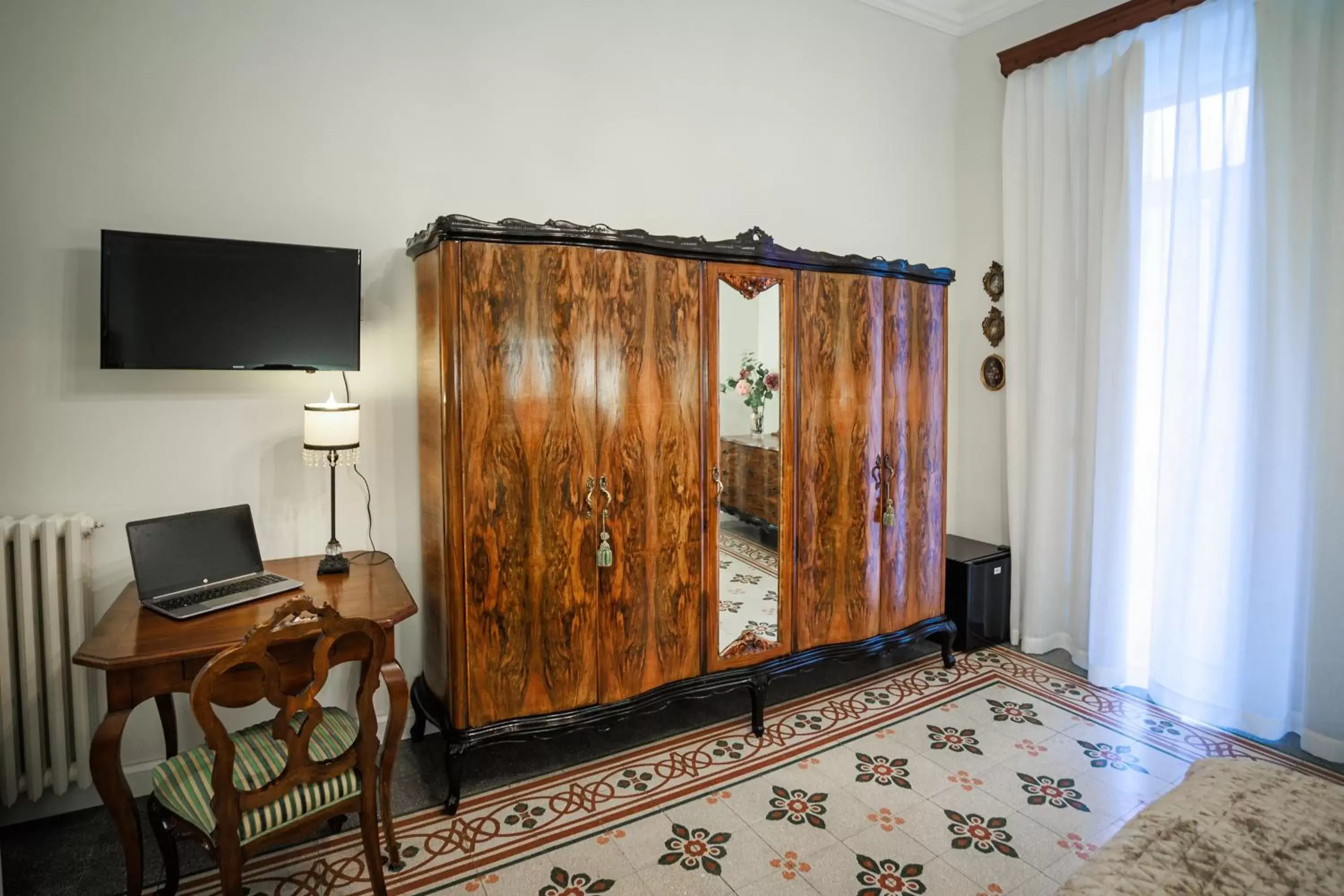 TV/Entertainment Center in B&B CORSO VITTORIO