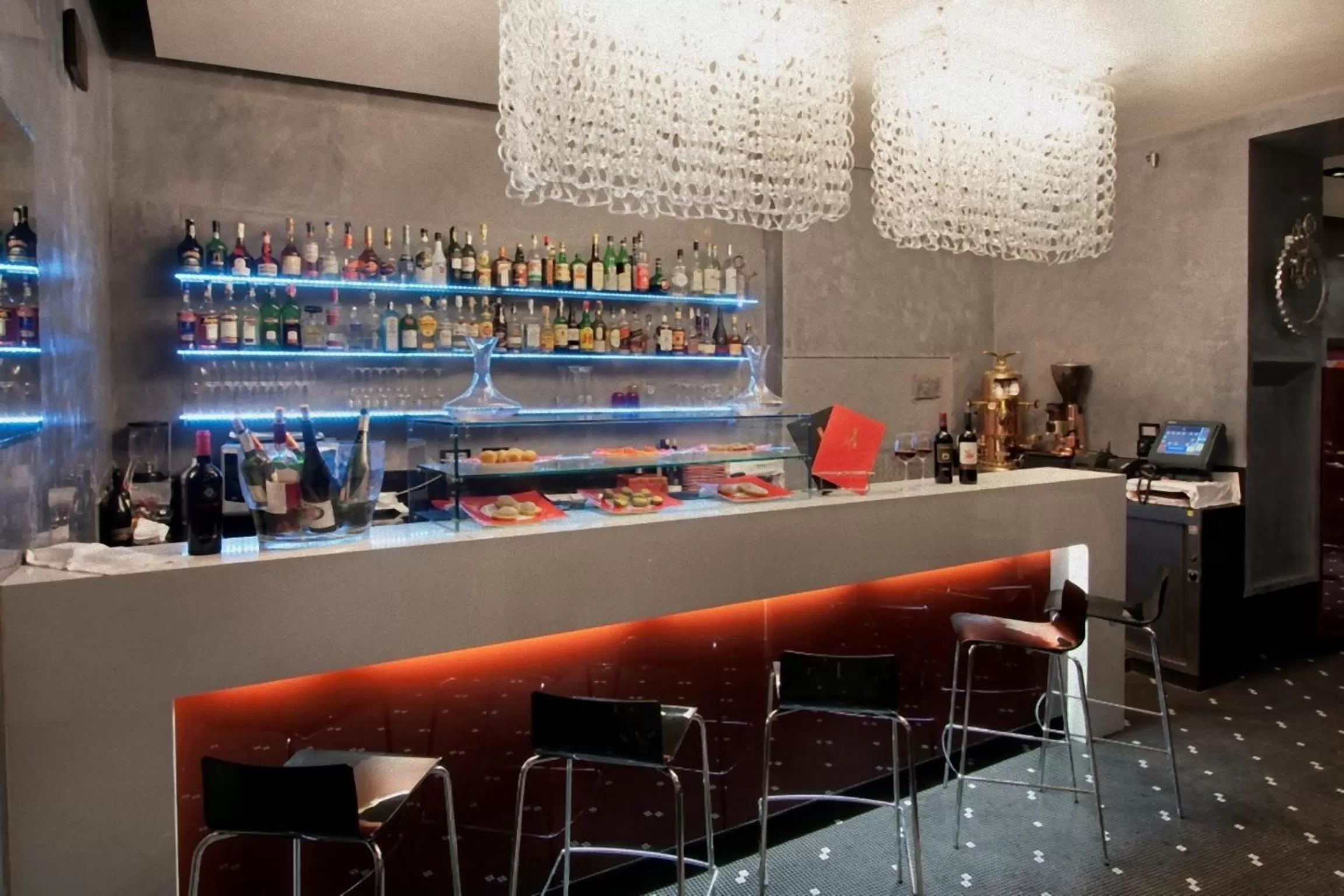 Lounge or bar in All’Angelo Art Hotel