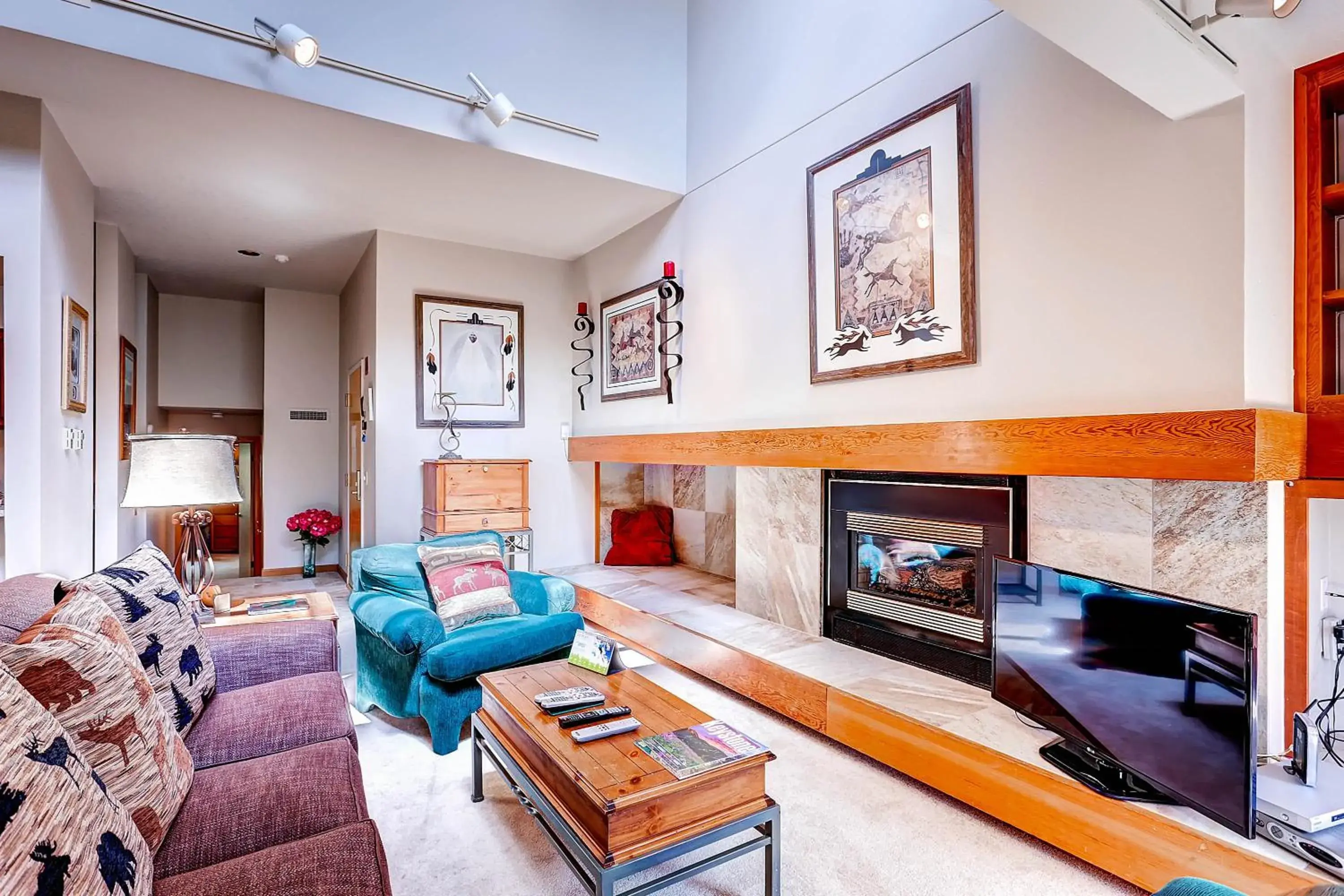 Living room, TV/Entertainment Center in Aspen Ridge Condominiums by Keystone Resort