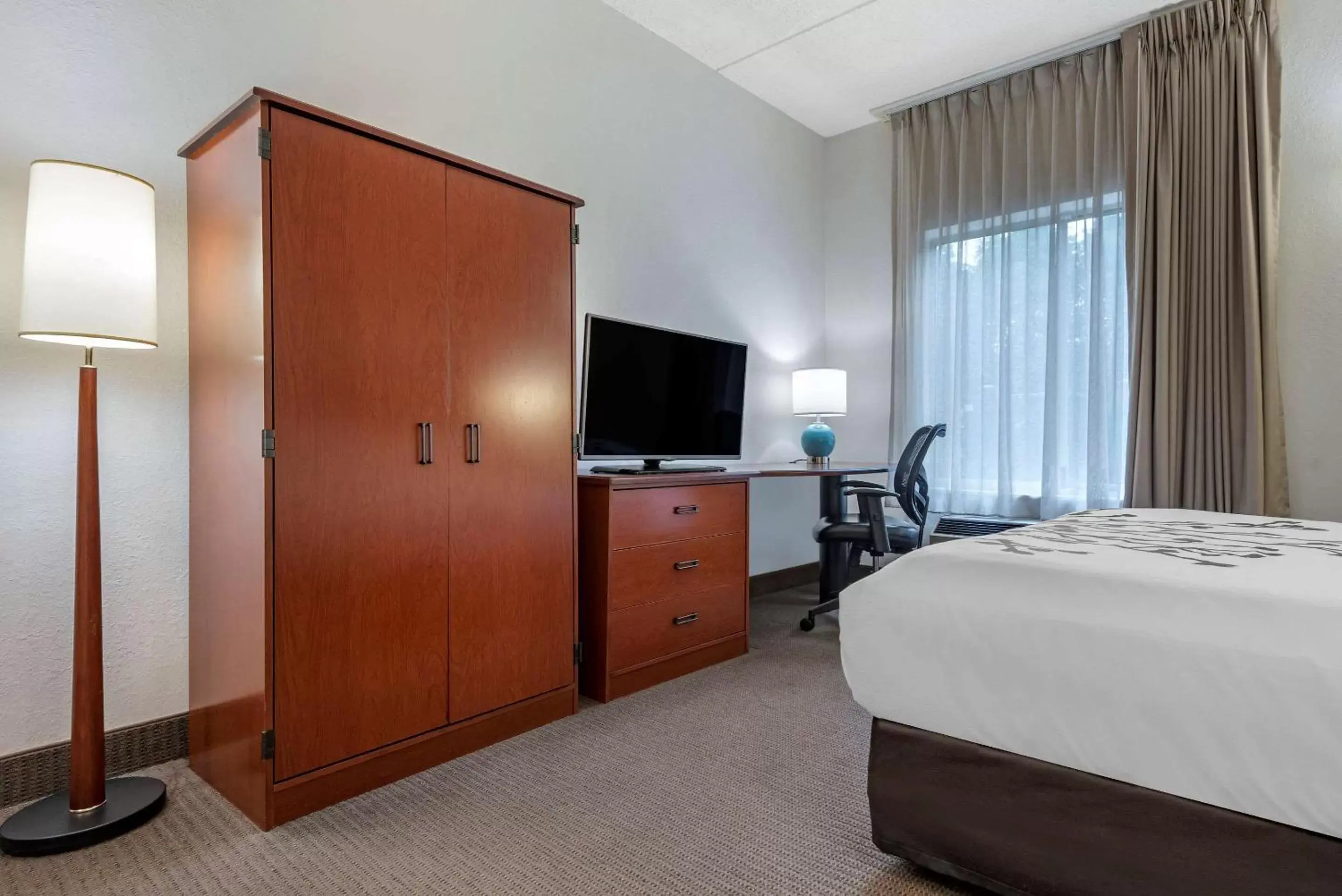 Photo of the whole room, Bed in Sleep Inn Amherst - Buffalo North near University Photo of the whole room, Bed in Sleep Inn Amherst - Buffalo North near University