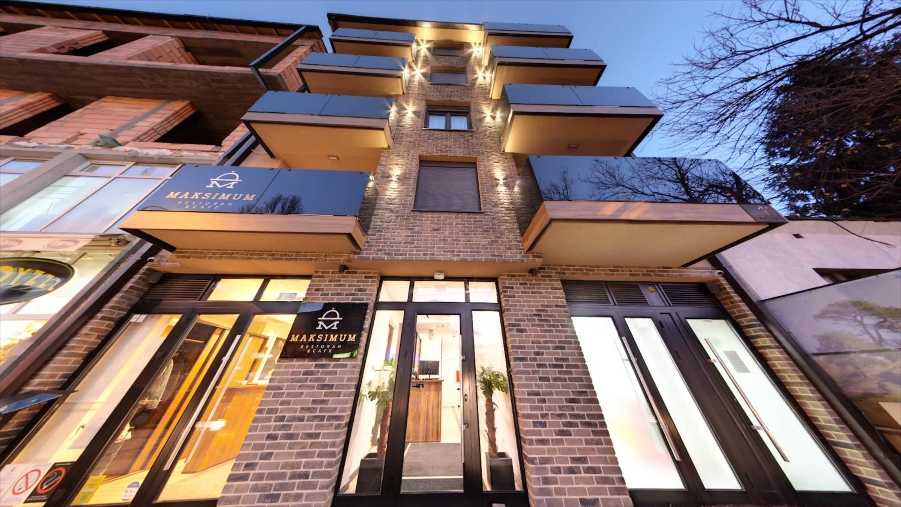 Property Building in Apart Hotel Maksimum