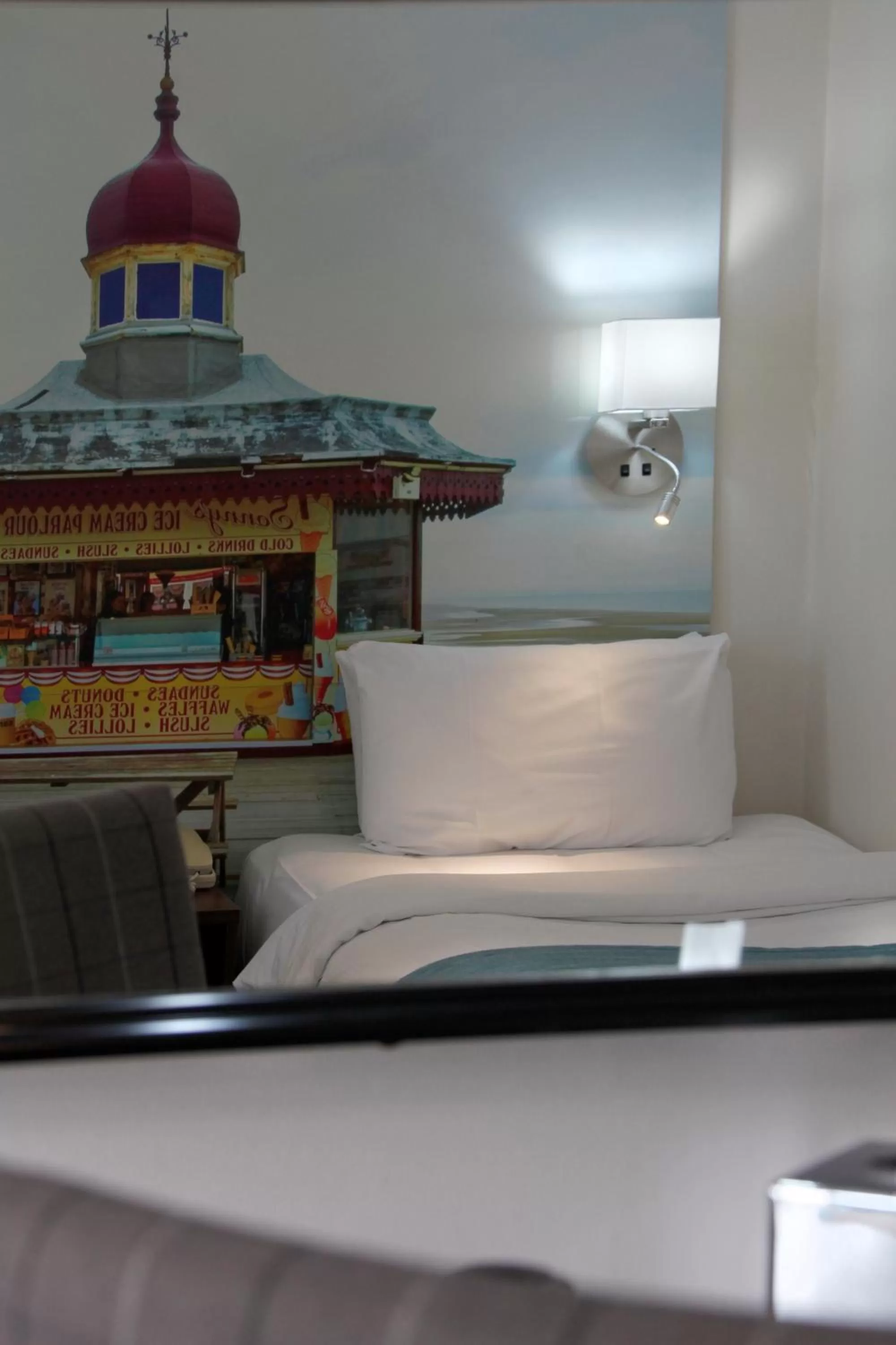 Coffee/tea facilities, Bed in Best Western Carlton Hotel