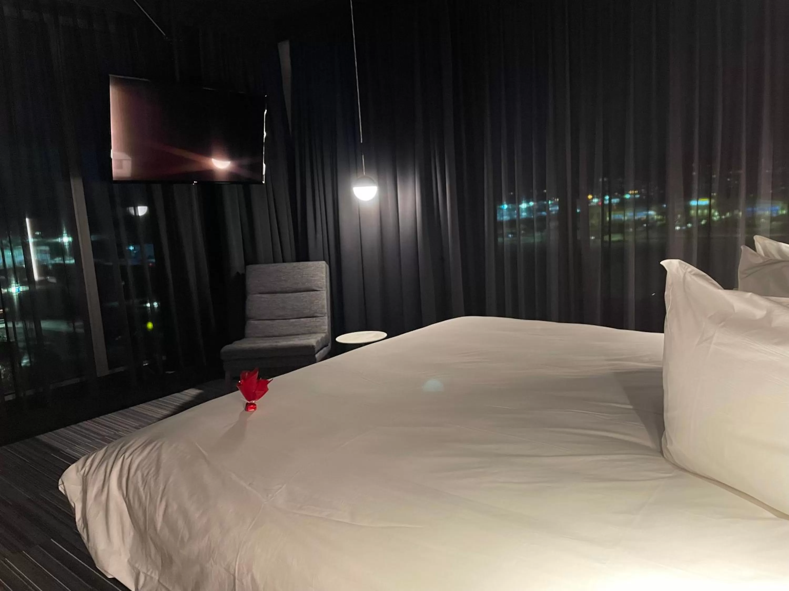 Night, Bed in Grand Times Hotel Laval - Centropolis