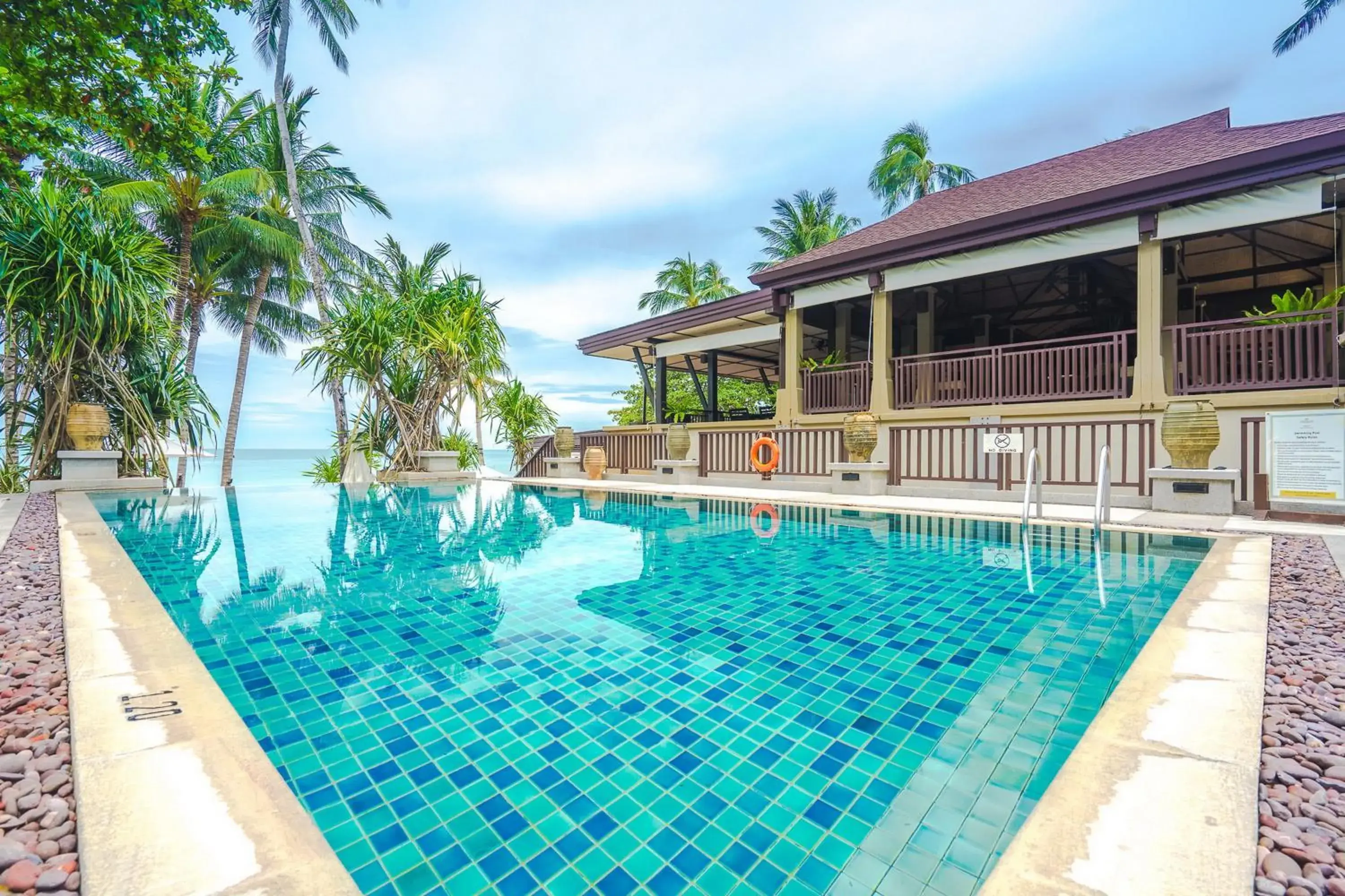 Swimming pool, Property Building in Impiana Beach Front Resort Chaweng Noi, Koh Samui