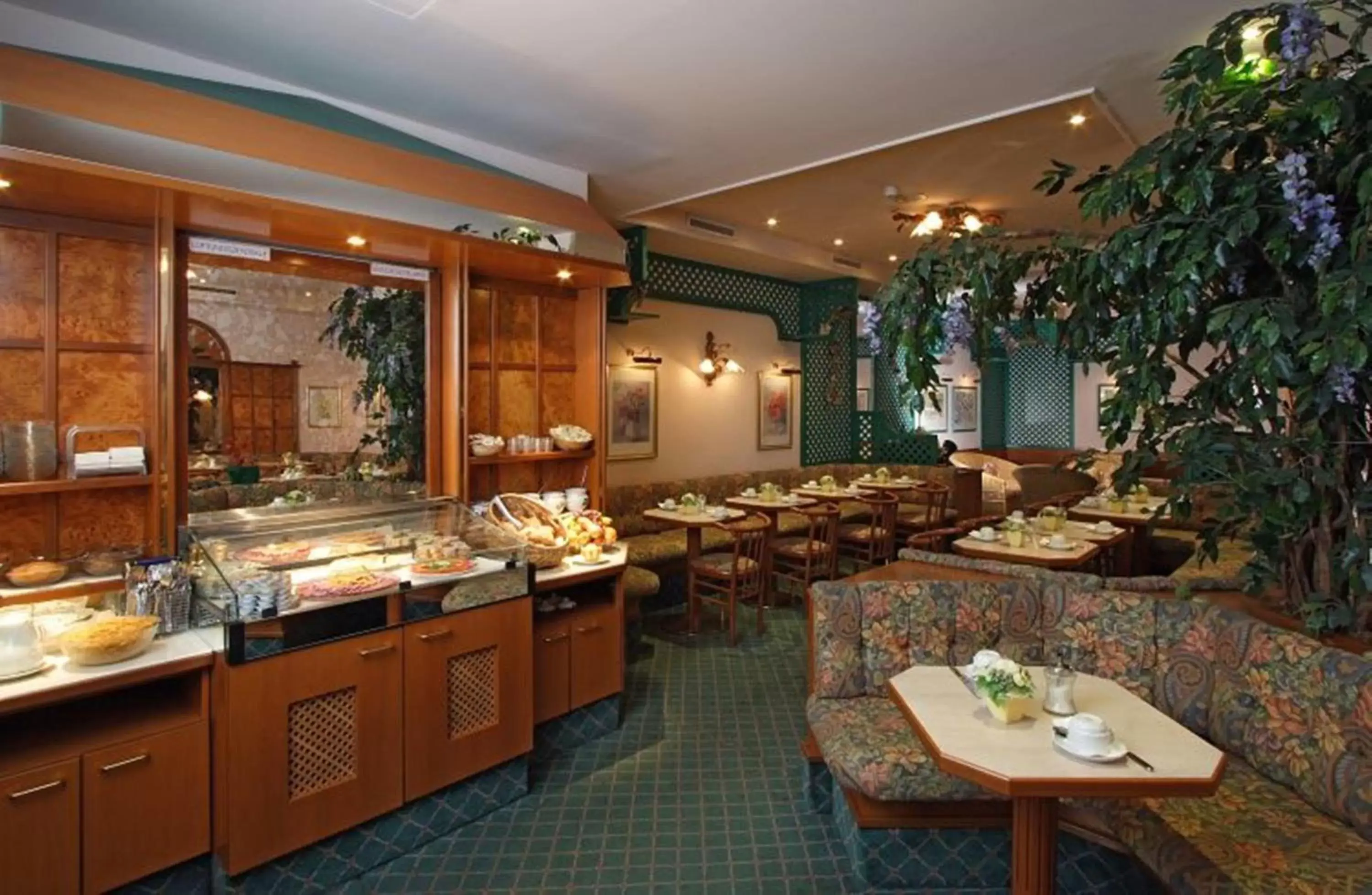 Restaurant/Places to Eat in Hotel Pension Baronesse