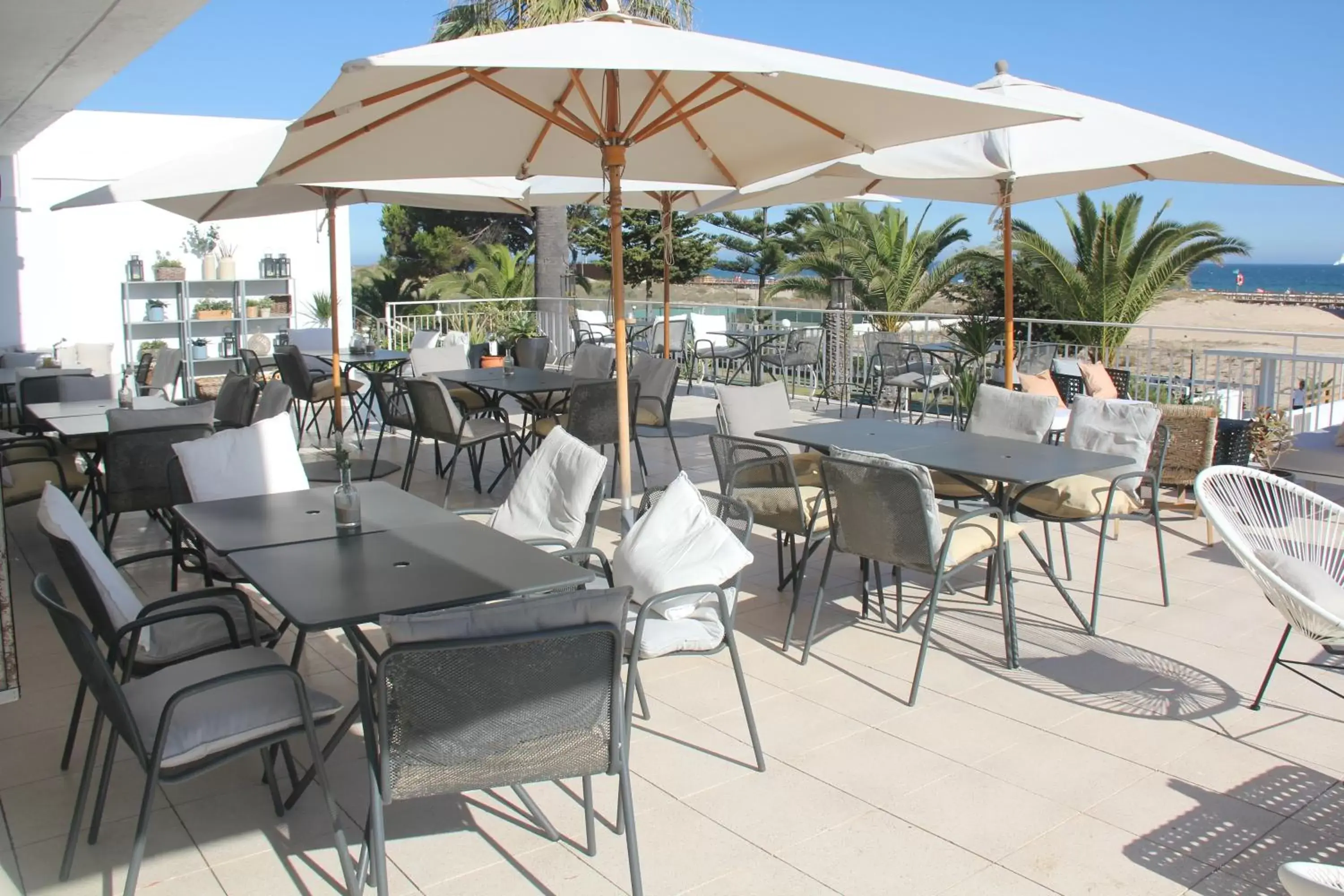 Balcony/Terrace, Restaurant/Places to Eat in Hotel Vasco Da Gama