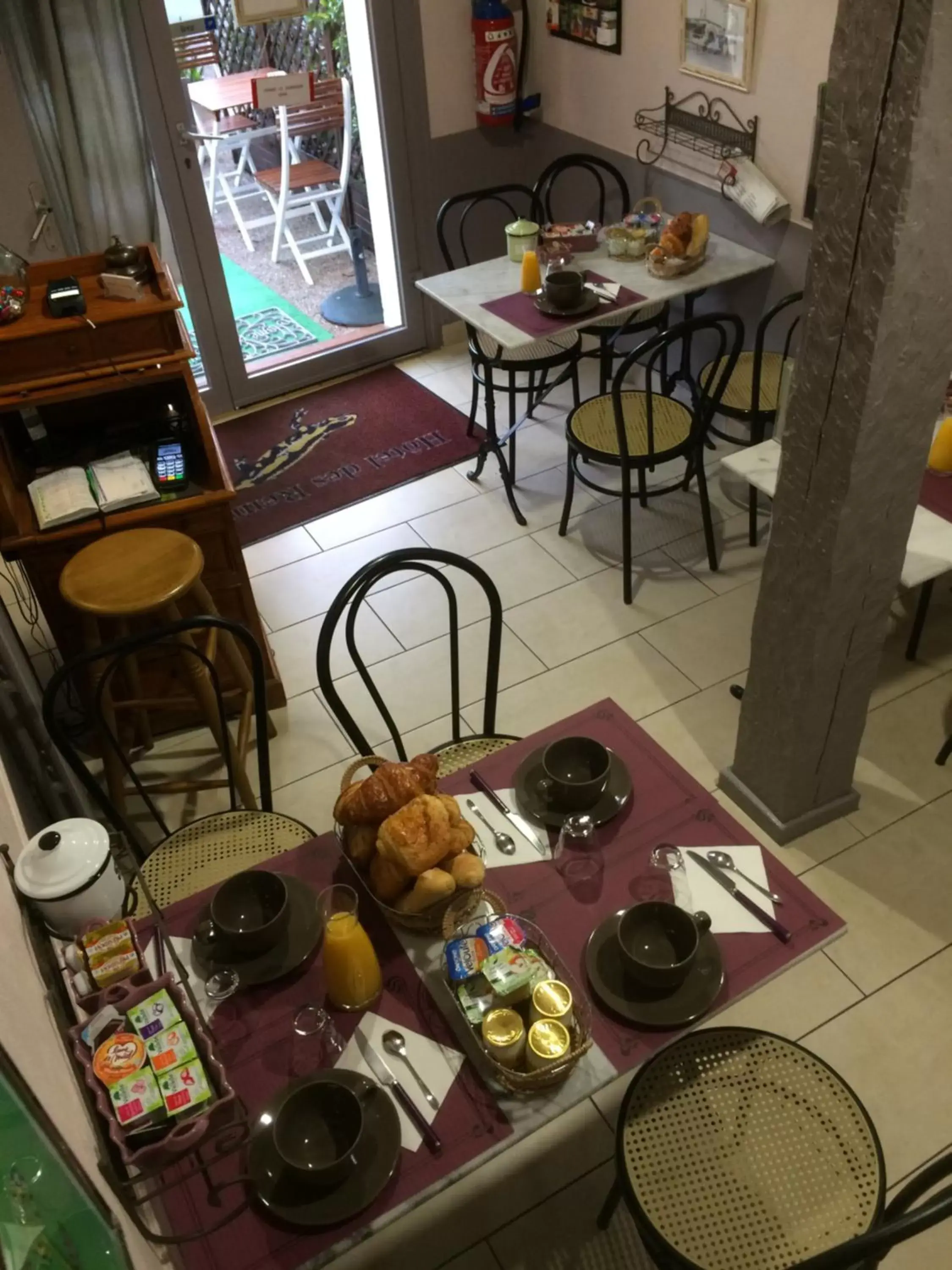 Continental breakfast, Restaurant/Places to Eat in Hotel des Remparts