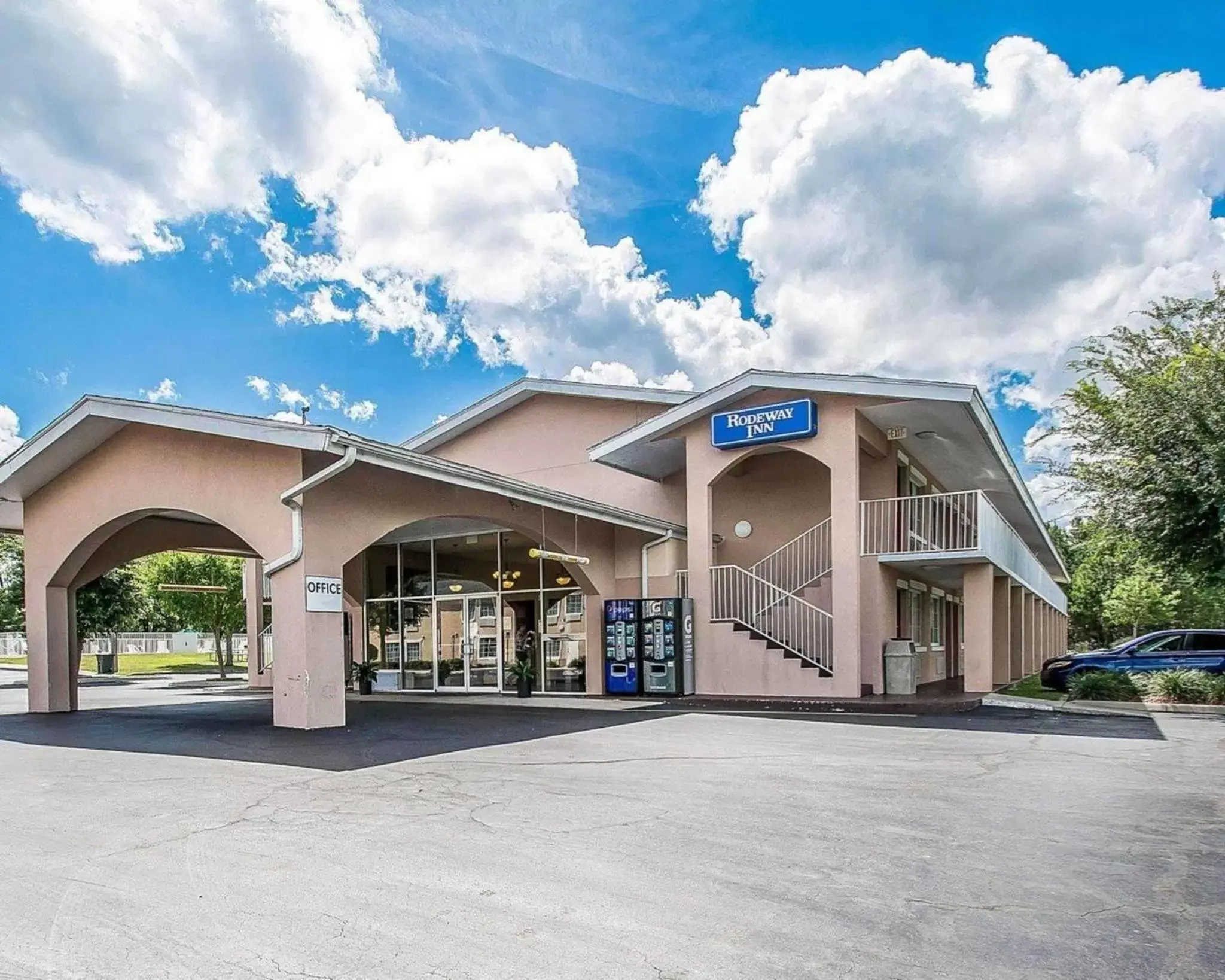 Property building in Rodeway Inn Gainesville - University Area Property building in Rodeway Inn Gainesville - University Area