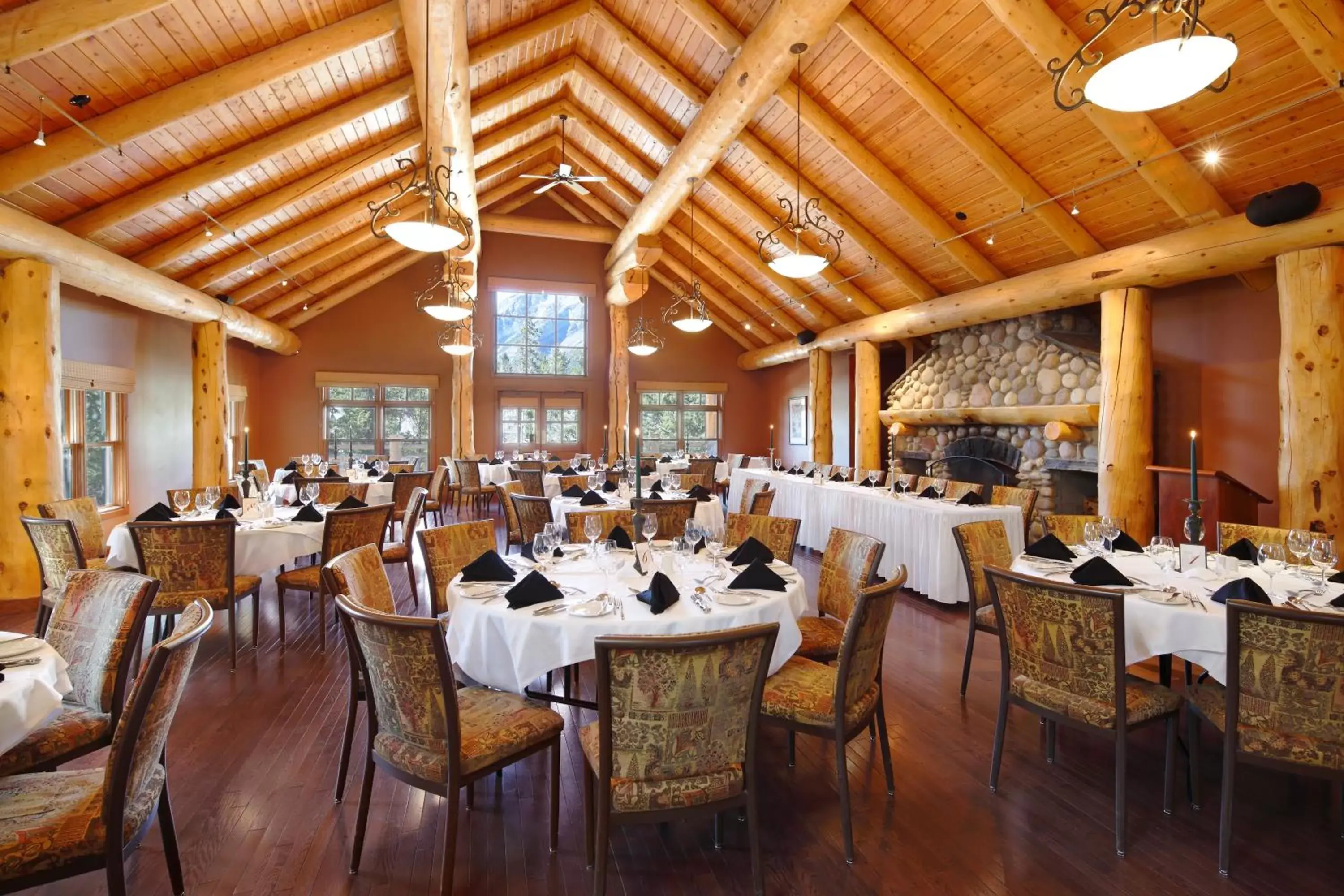 Restaurant/Places to Eat in Buffalo Mountain Lodge