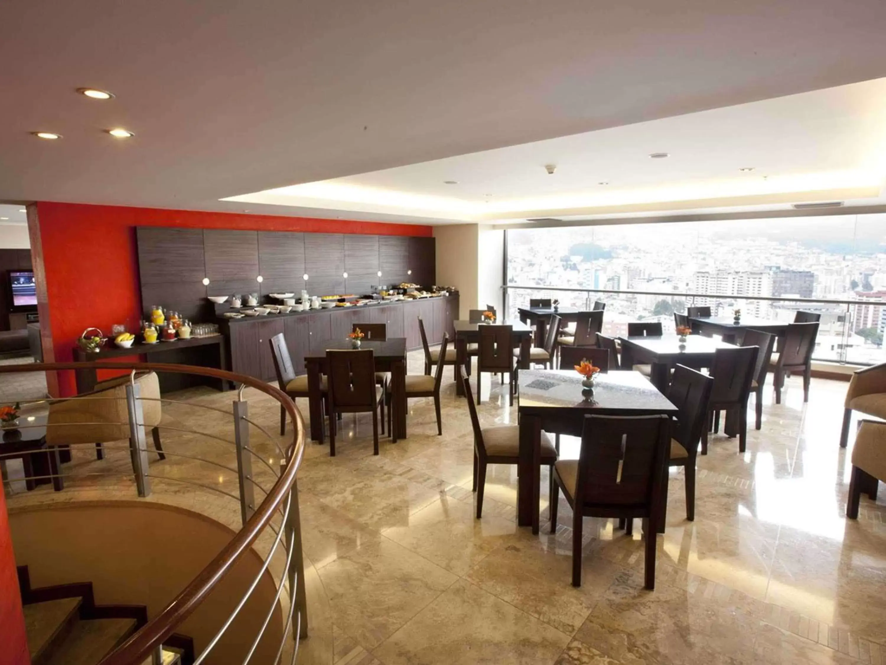 Photo of the whole room, Restaurant/Places to Eat in Swissotel Quito