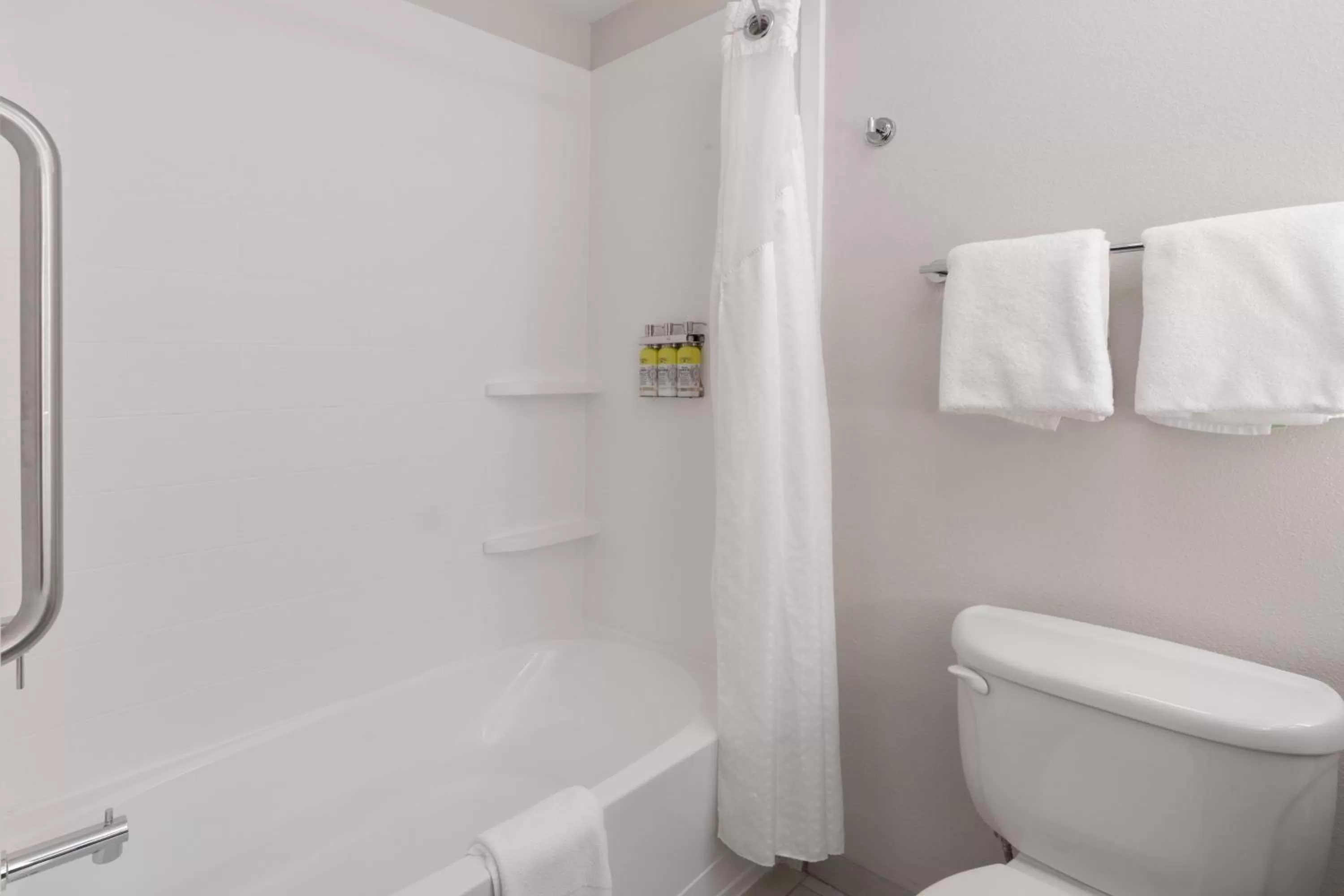 Bathroom in Holiday Inn Express & Suites Trinidad by IHG