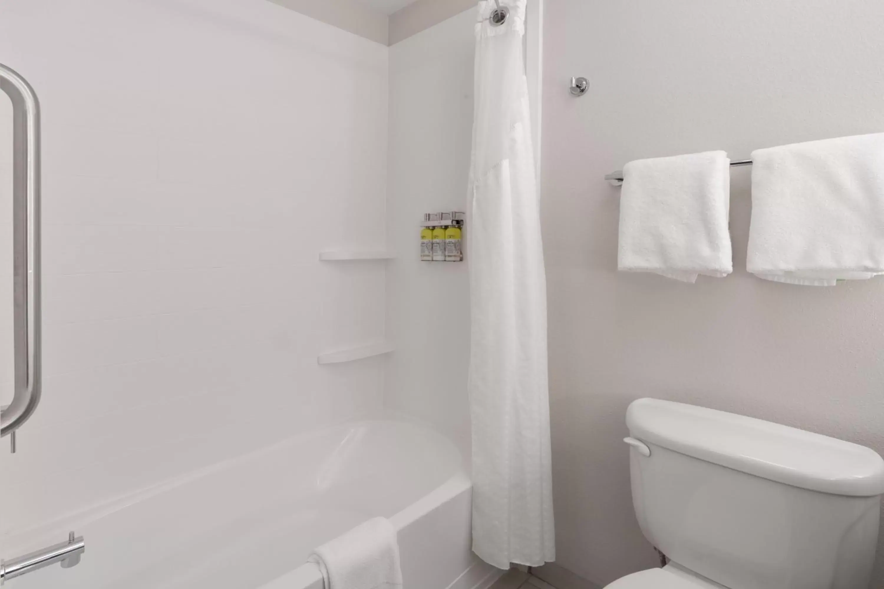 Deluxe Queen Room with Two Queen Beds in Holiday Inn Express & Suites Trinidad by IHG Deluxe Queen Room with Two Queen Beds in Holiday Inn Express & Suites Trinidad by IHG