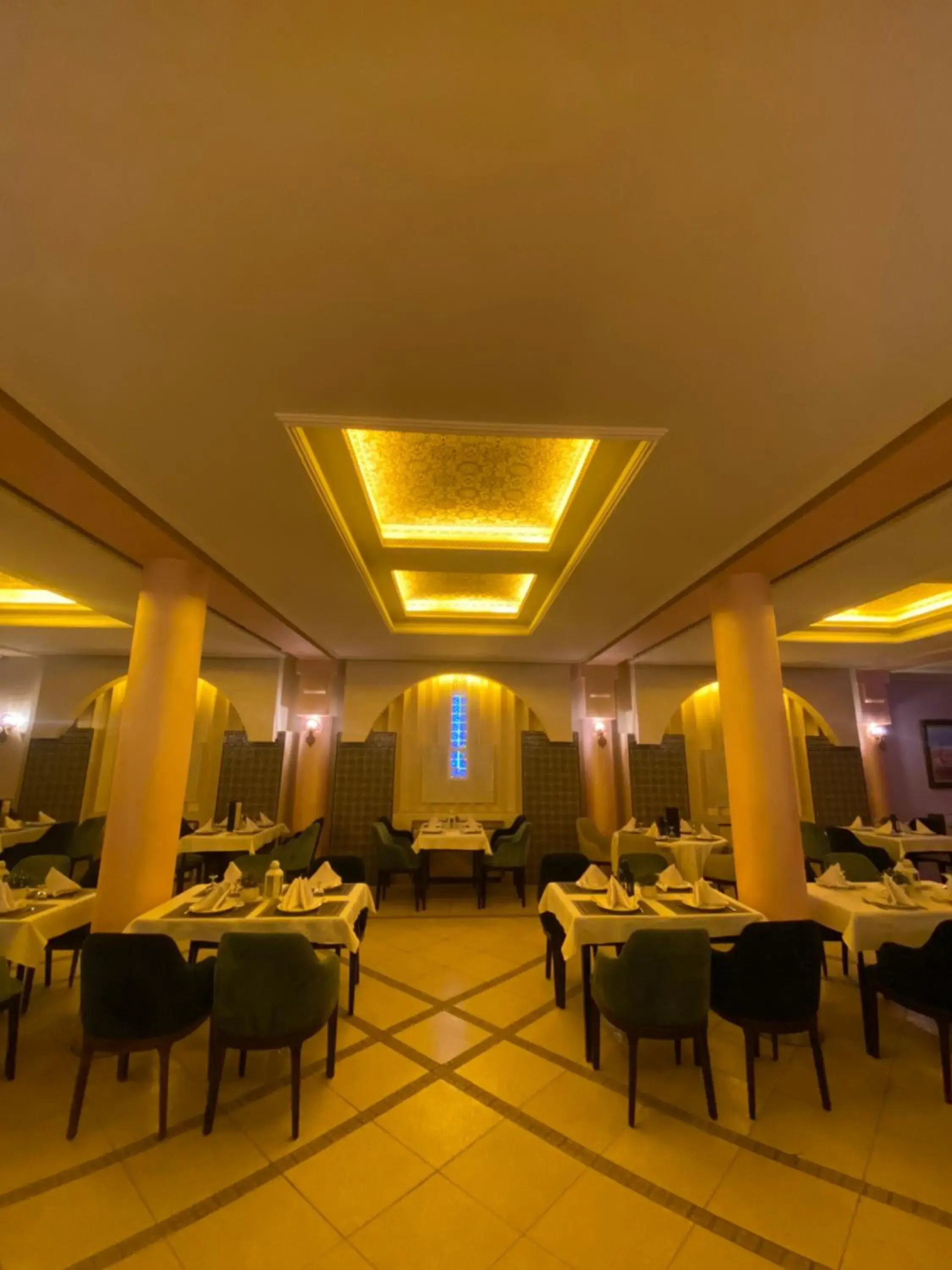 Restaurant/Places to Eat in Hotel Bab Mansour