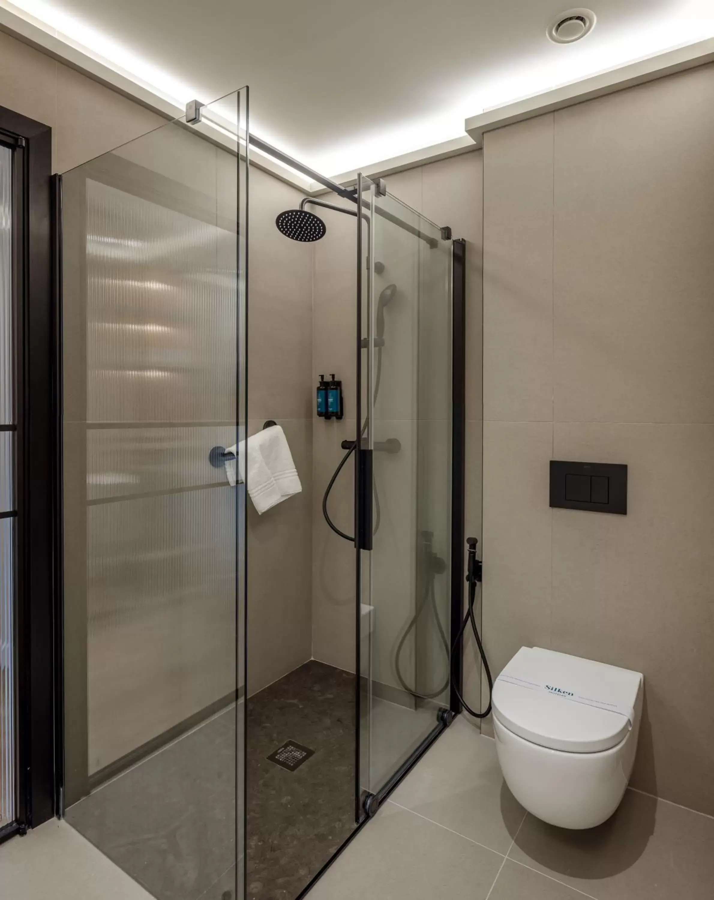 Shower, Bathroom in Silken Ciudad de Vitoria