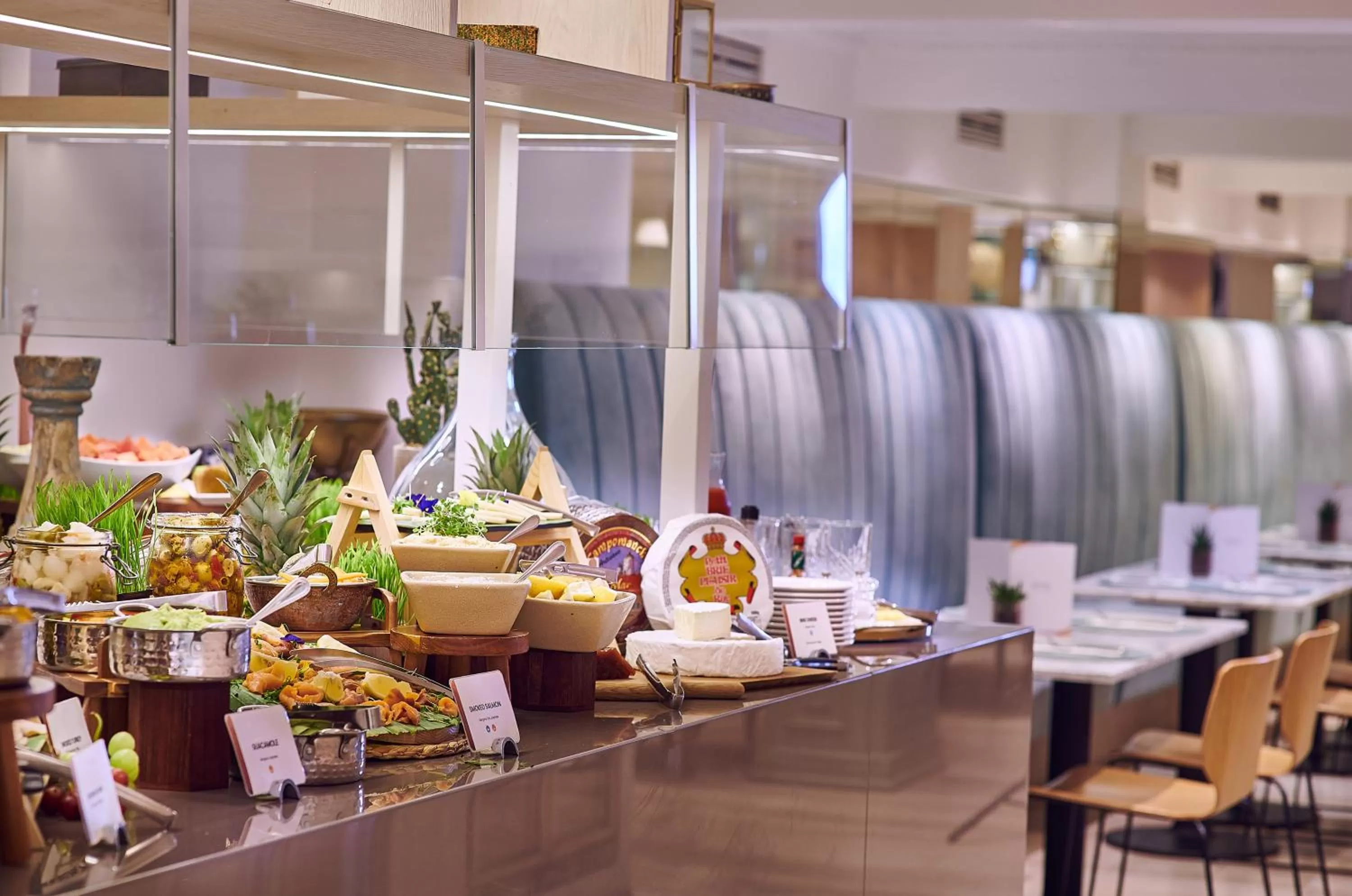 Restaurant/places to eat in Melia White House Hotel