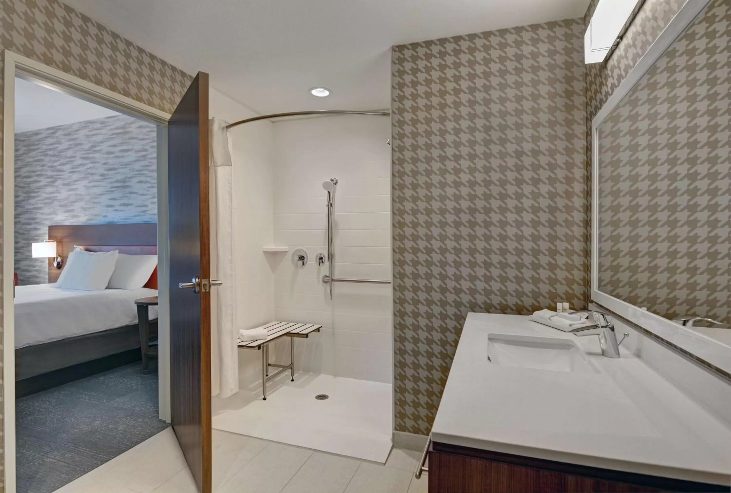 Bathroom, Bed in Home2 Suites By Hilton Panama City Beach, Fl